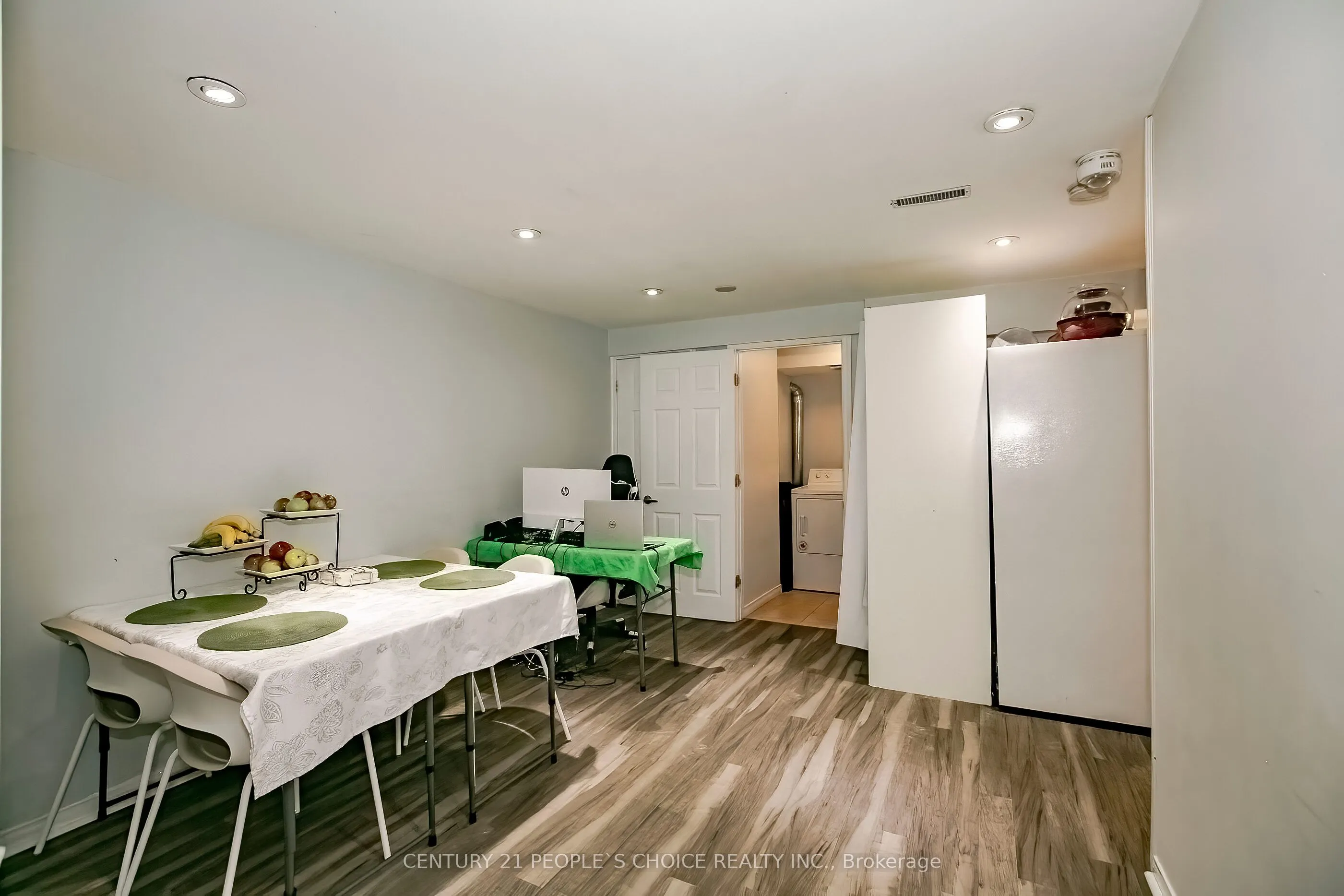 24 Vivians Crescent