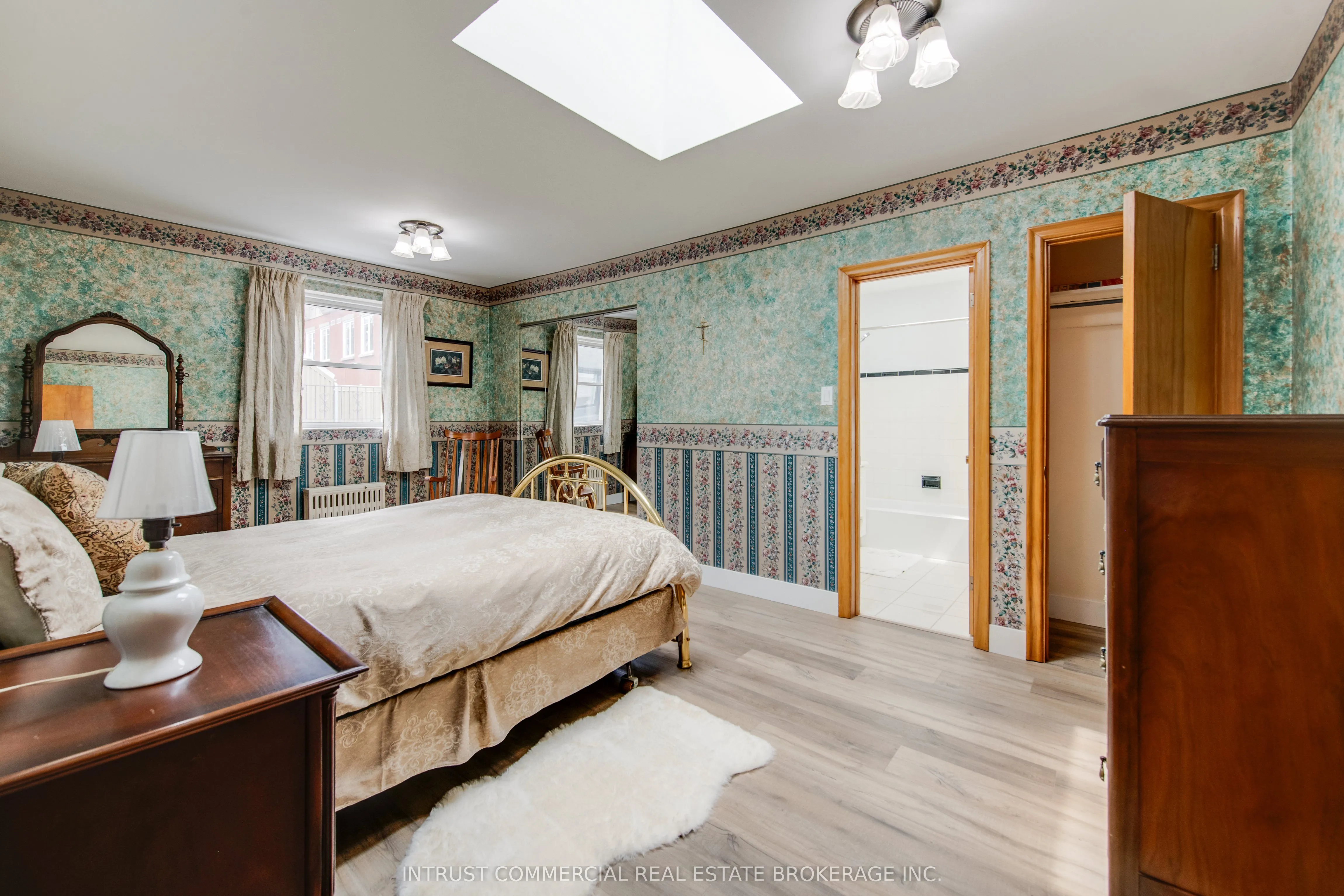 3384 Lake Shore Boulevard W