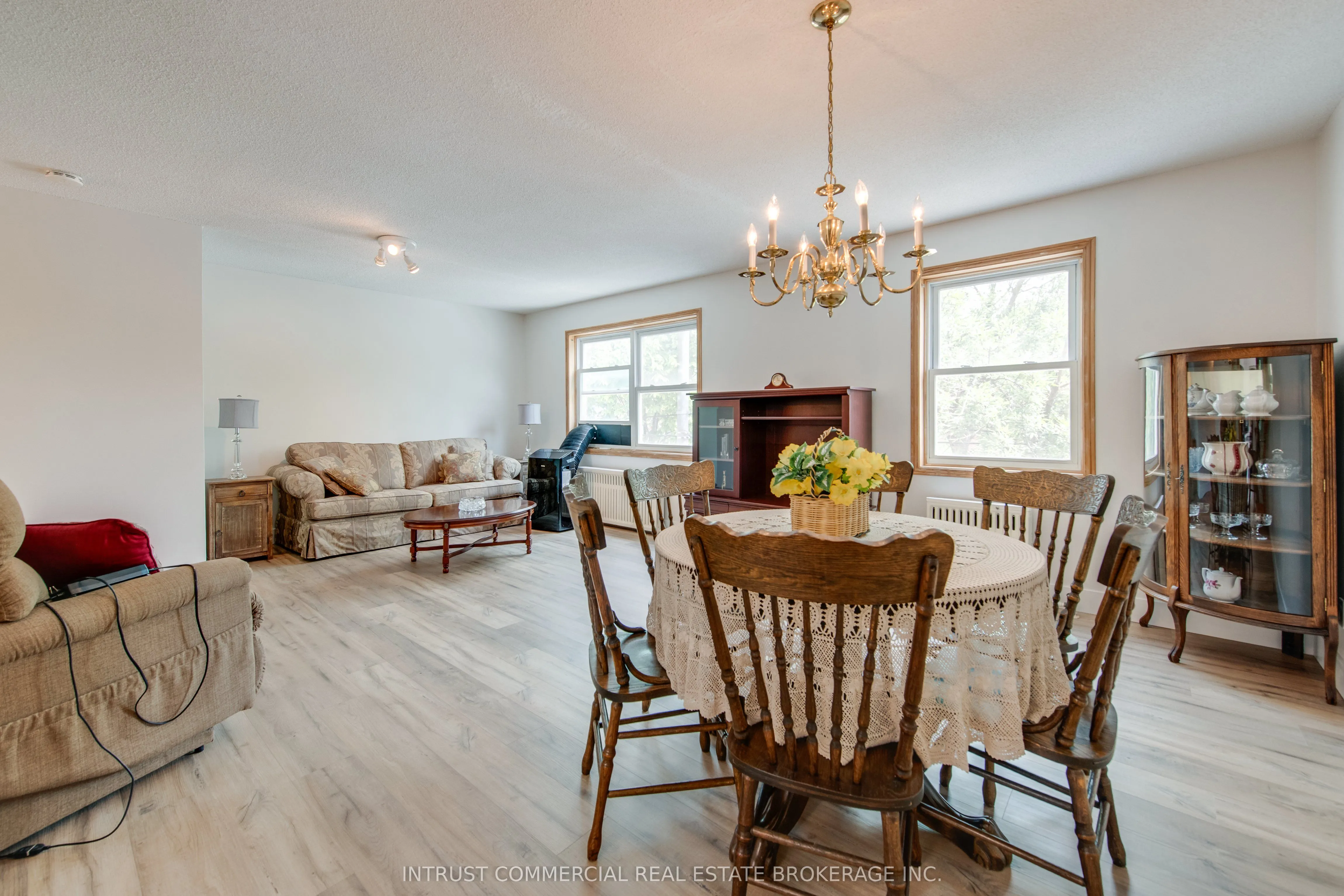 3384 Lake Shore Boulevard W