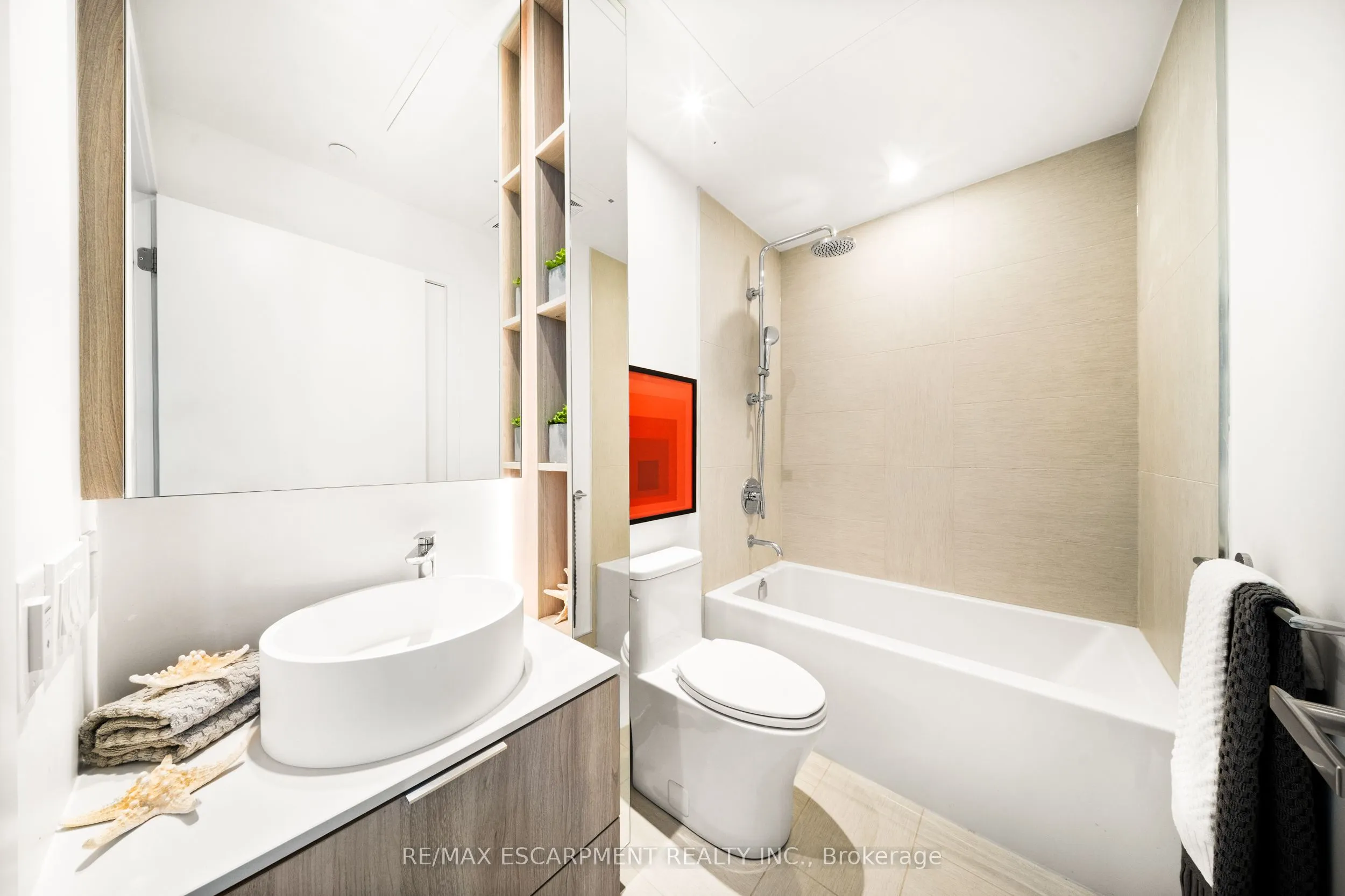 28 Ann Street, #801