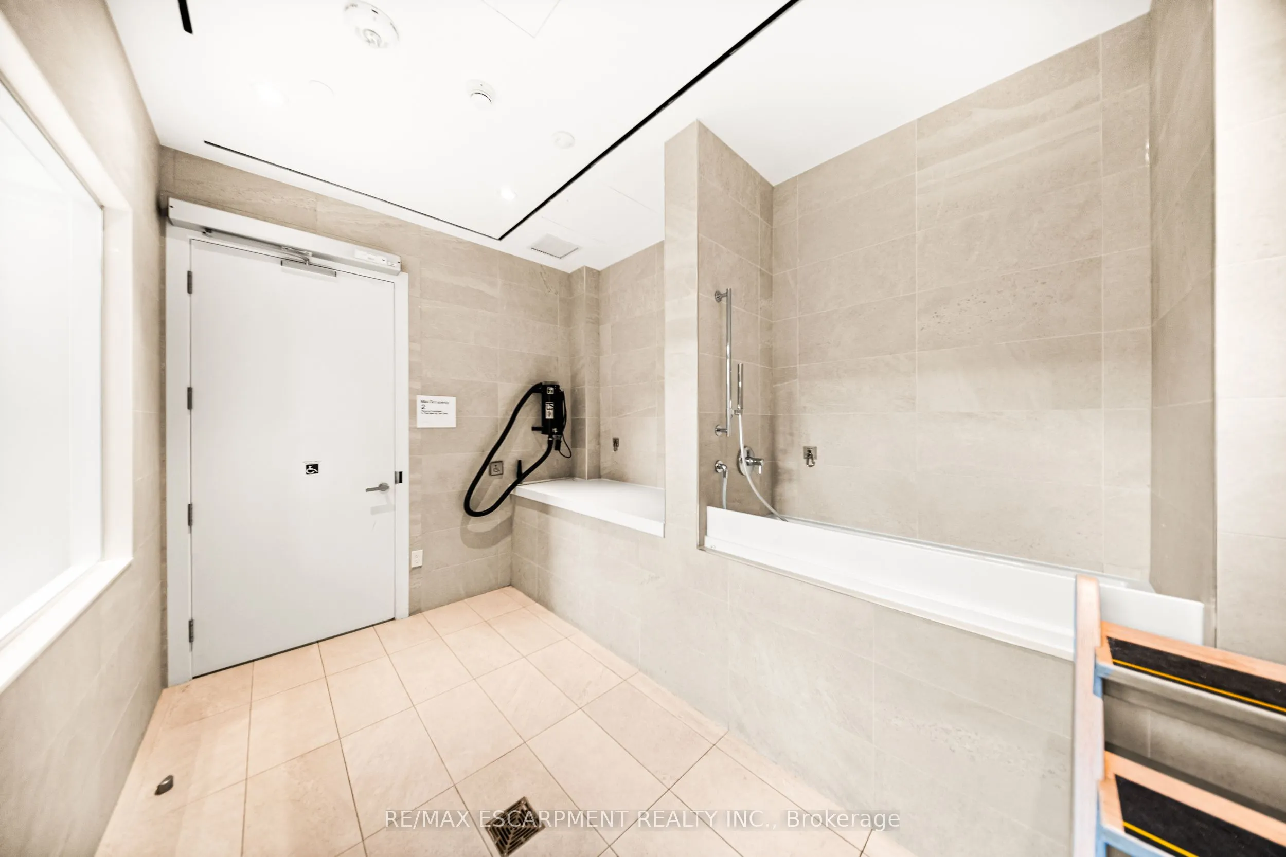 28 Ann Street, #801