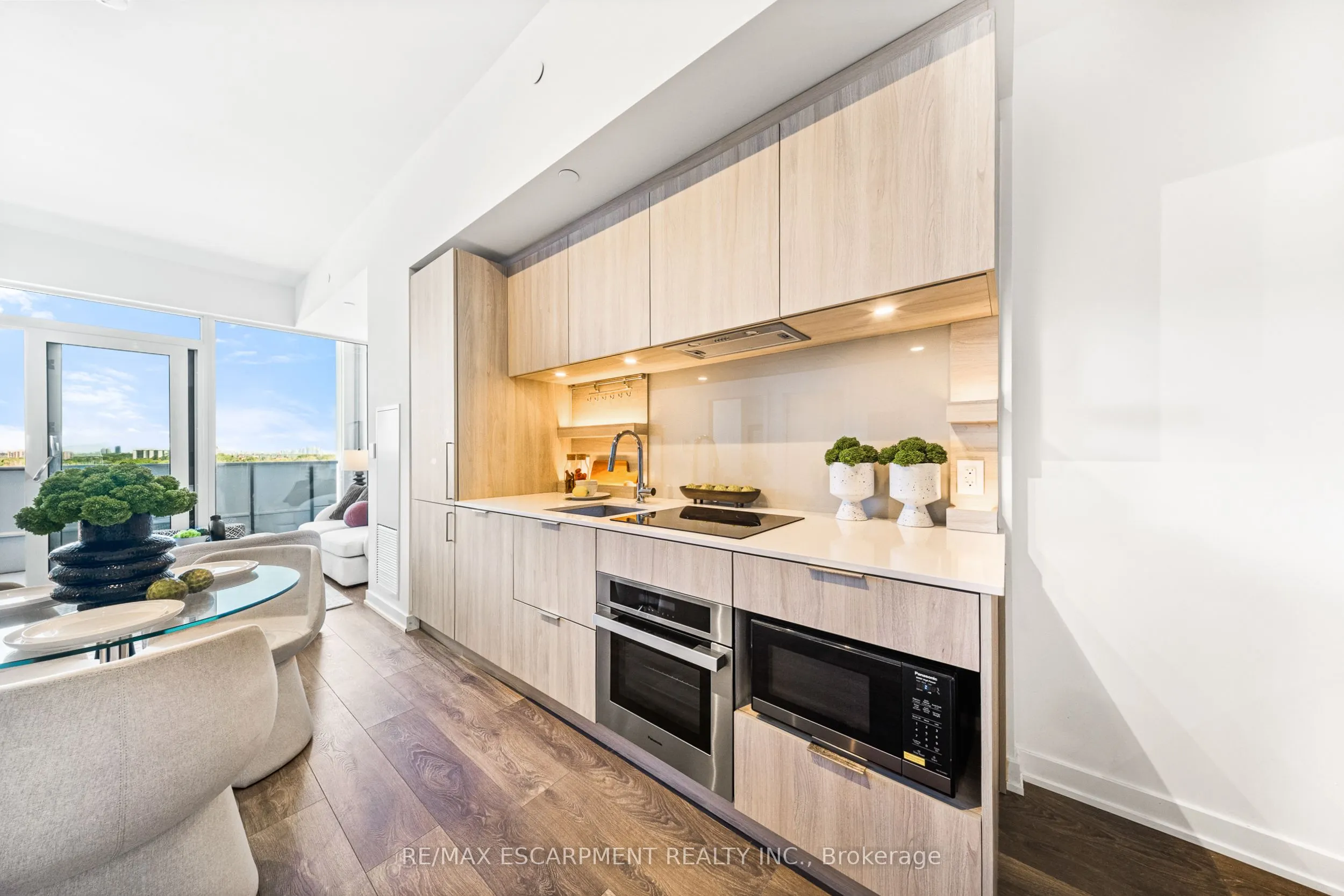 28 Ann Street, #801
