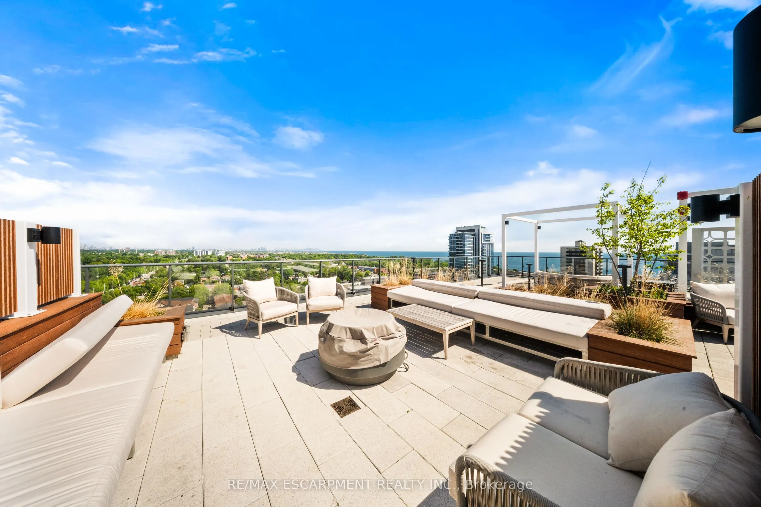 28 Ann Street, #801