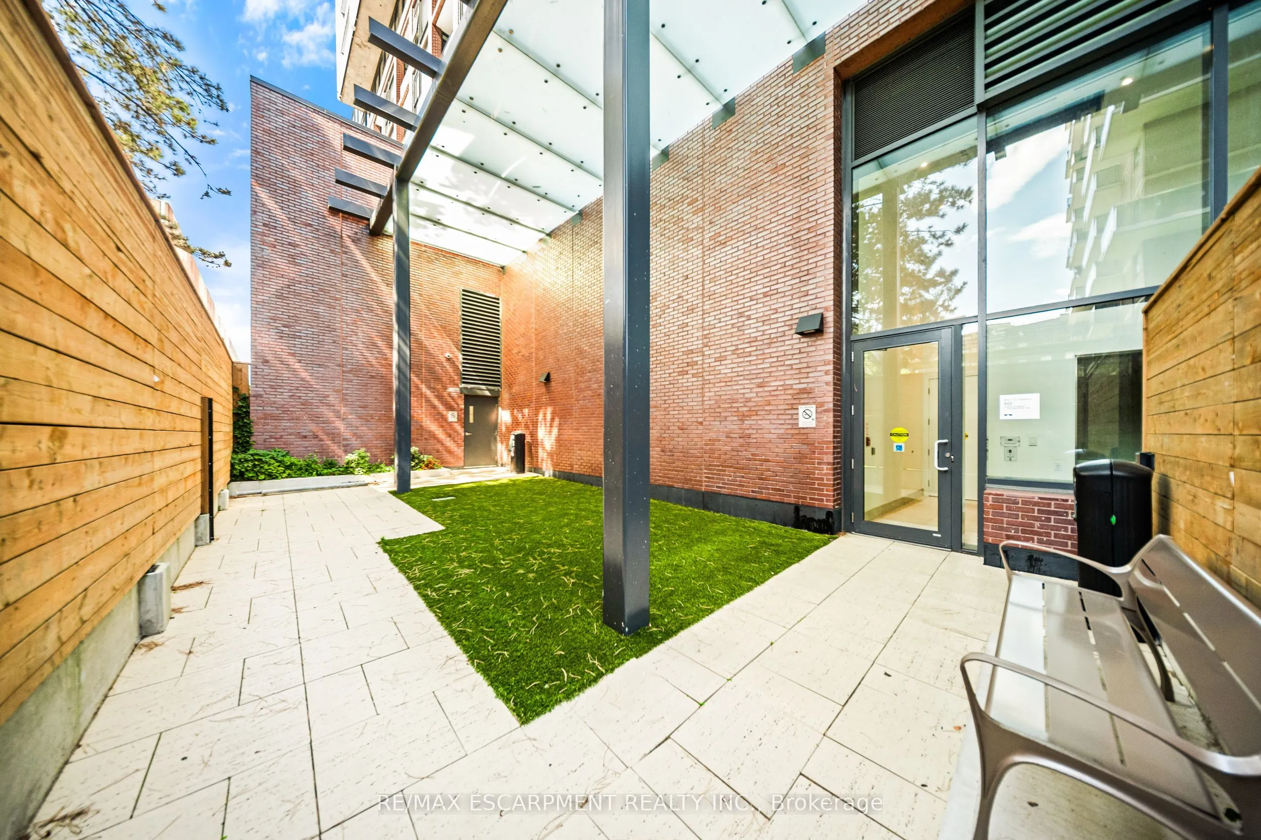 28 Ann Street, #801