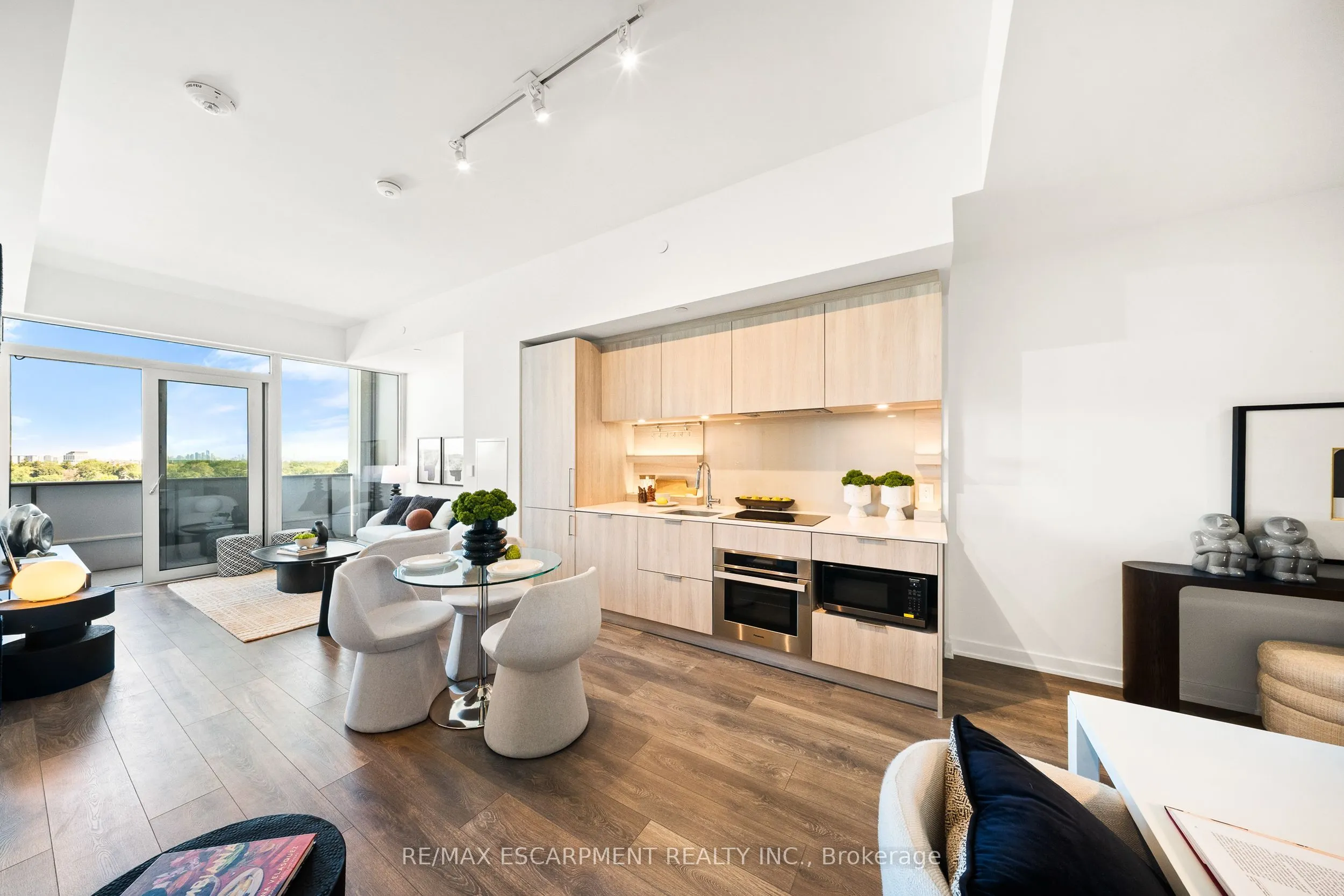 28 Ann Street, #801