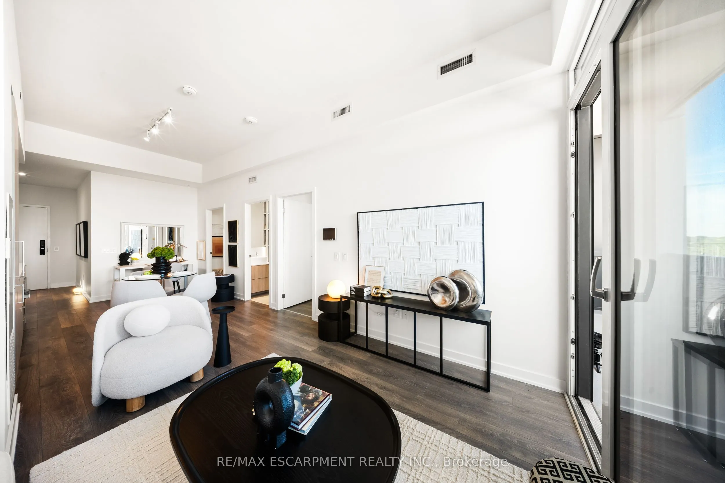 28 Ann Street, #801