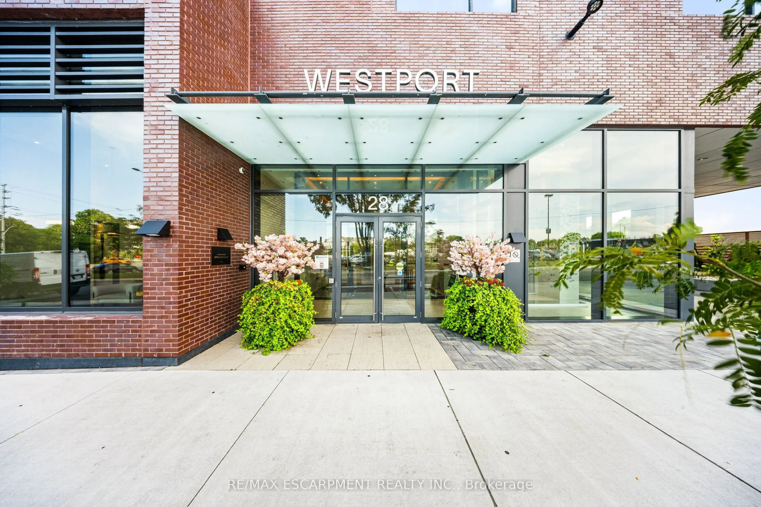 28 Ann Street, #801