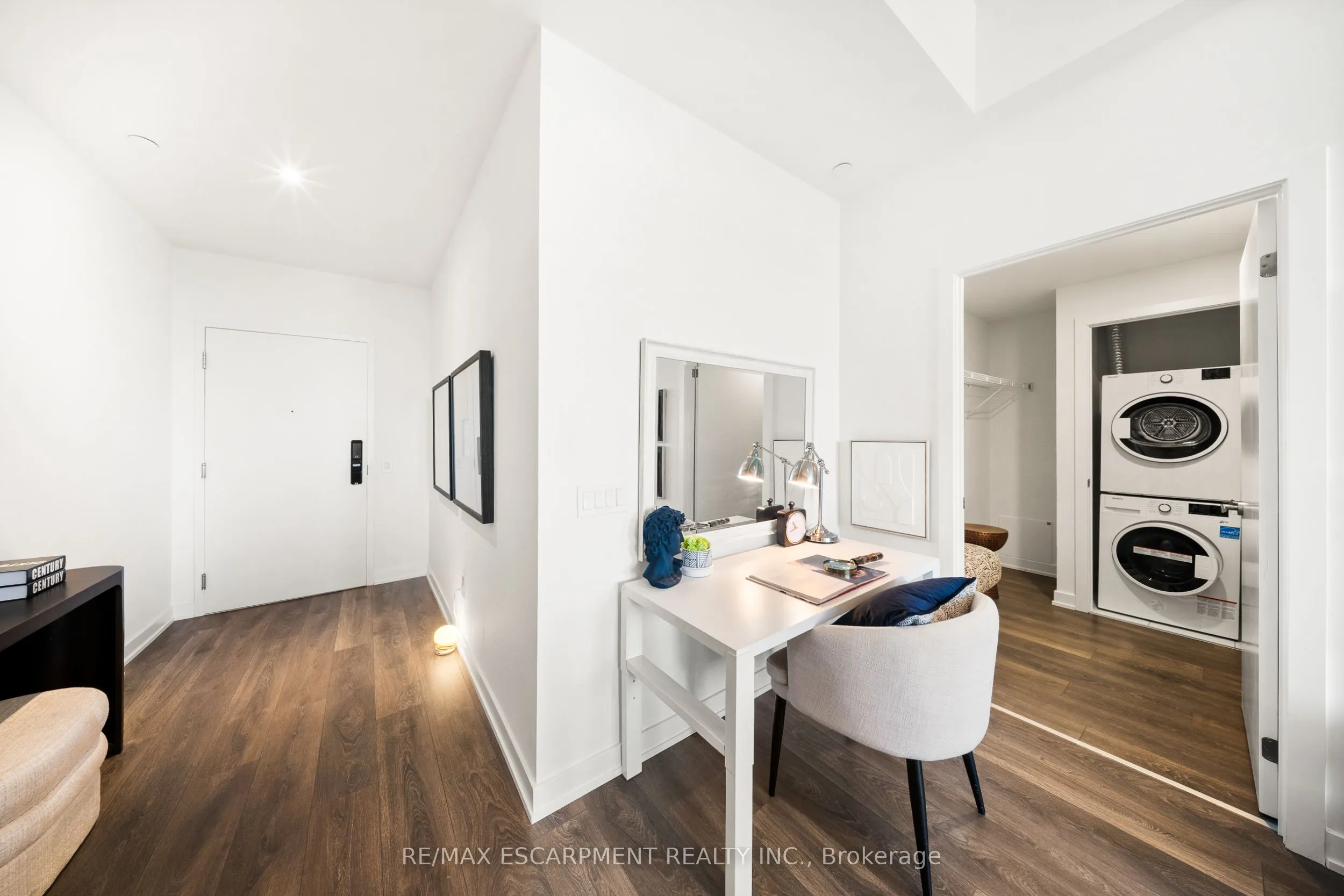 28 Ann Street, #801