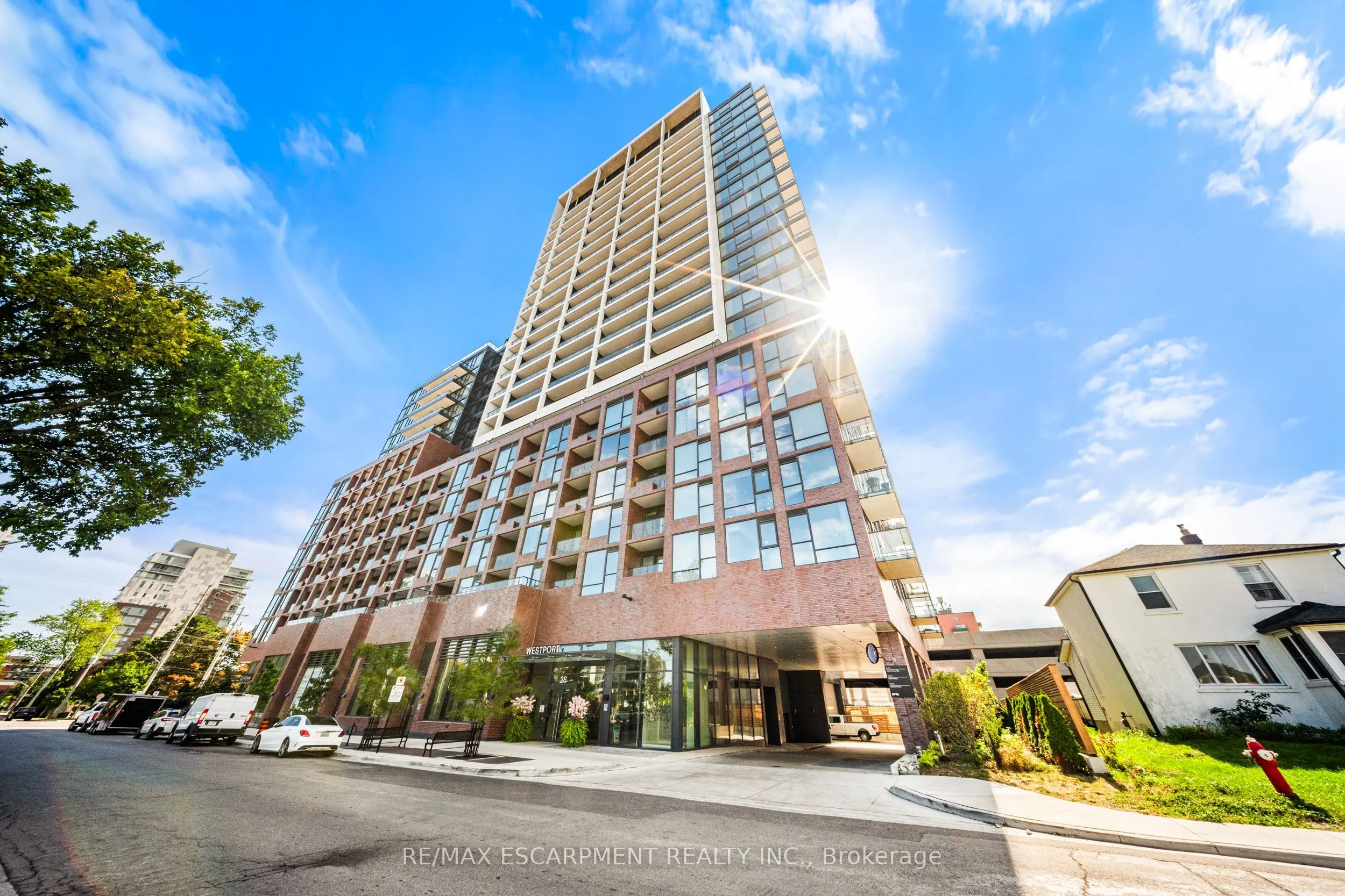 28 Ann Street, #801