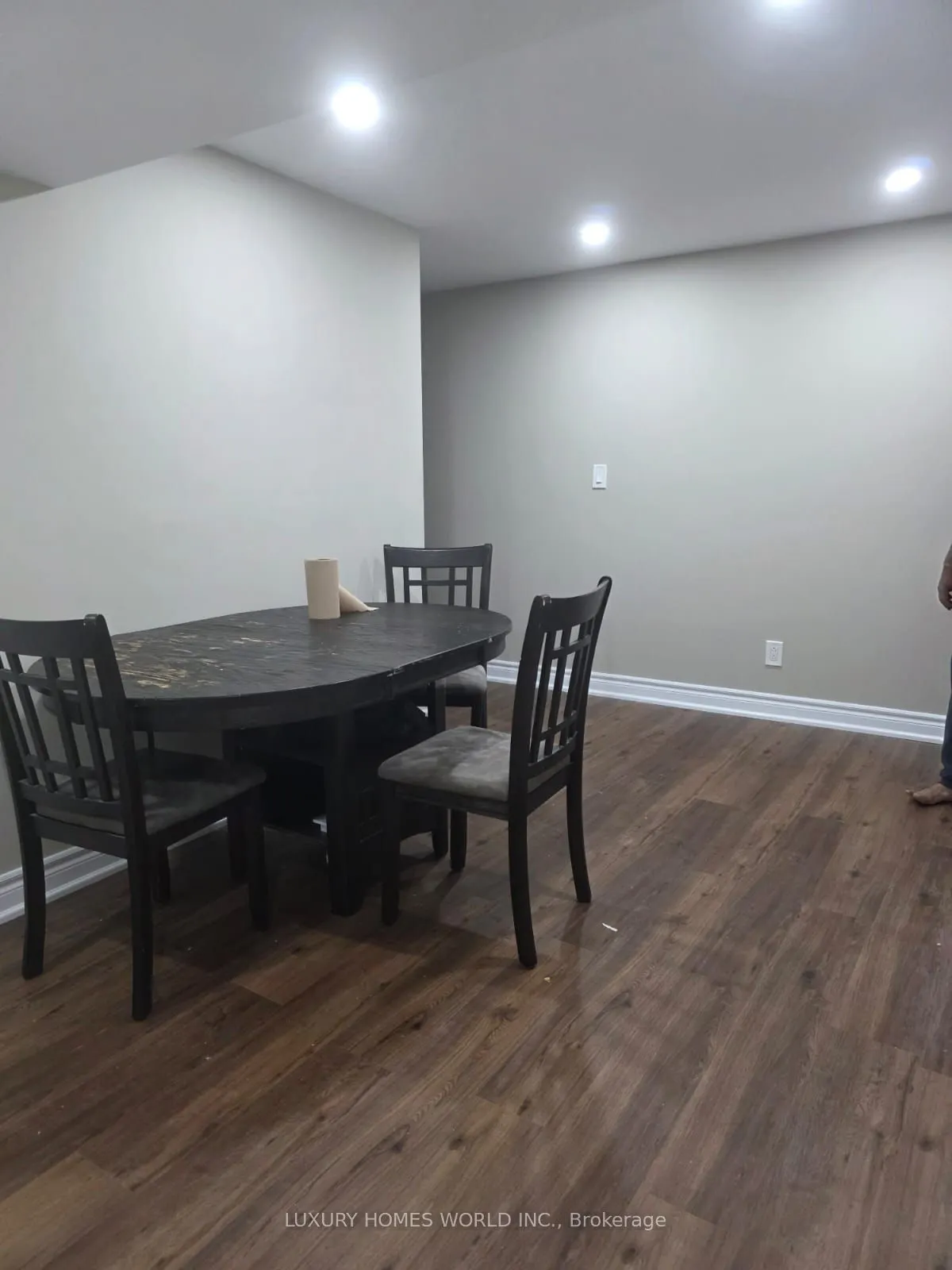 128 Adventura Road