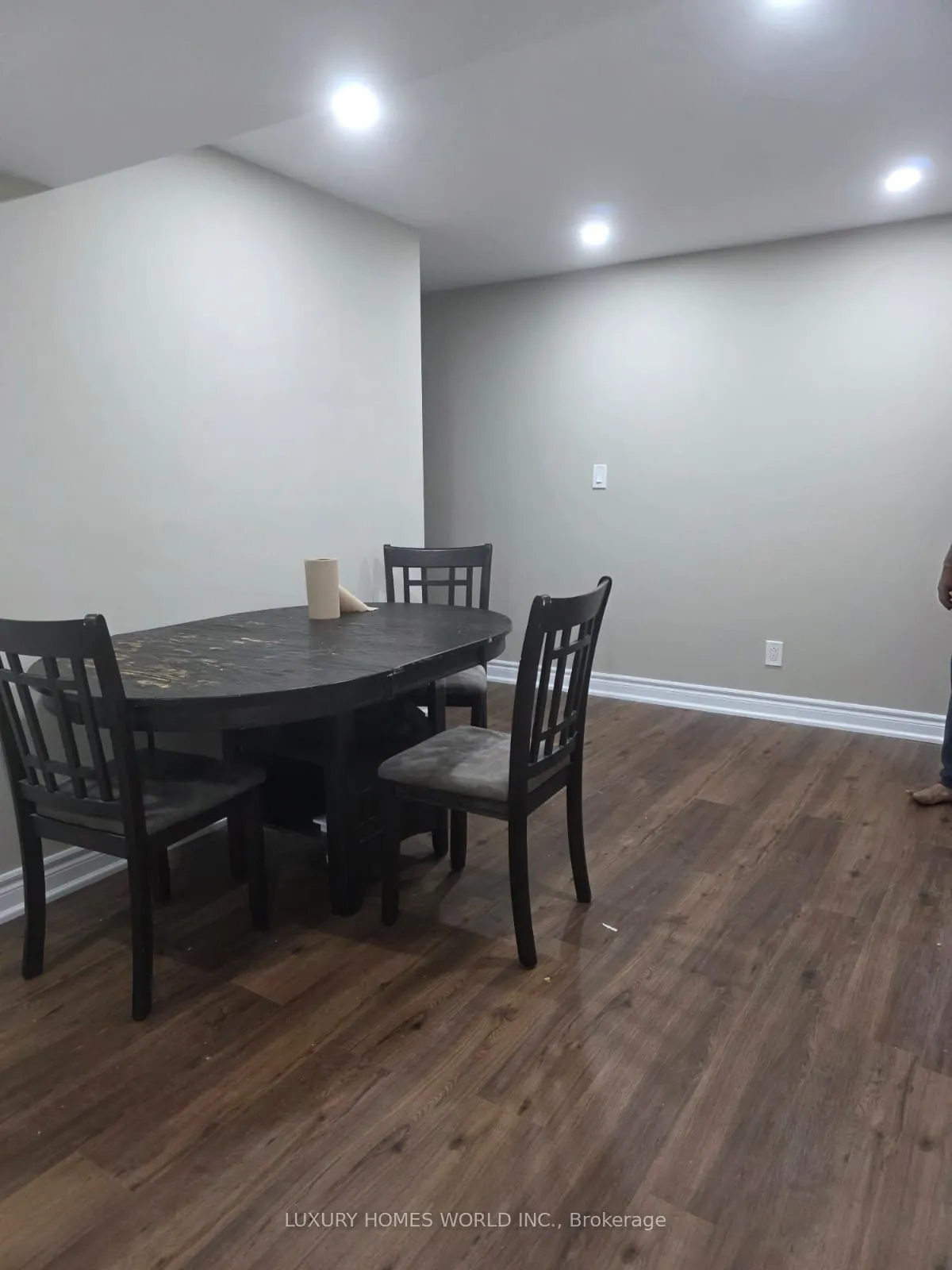128 Adventura Road