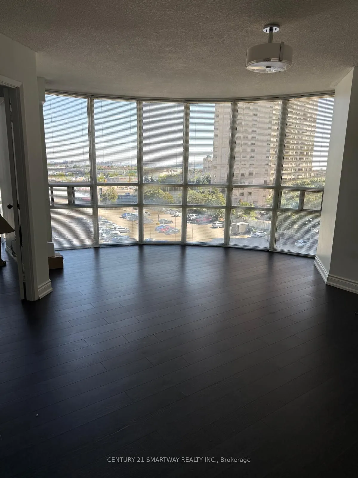 50 Eglinton Avenue, #605