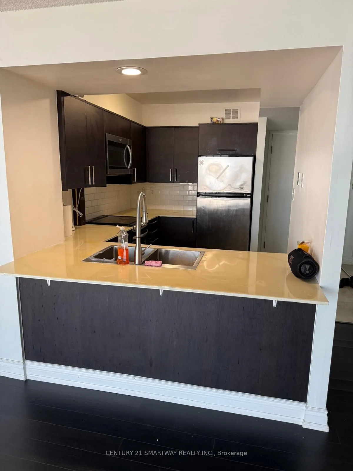 50 Eglinton Avenue, #605