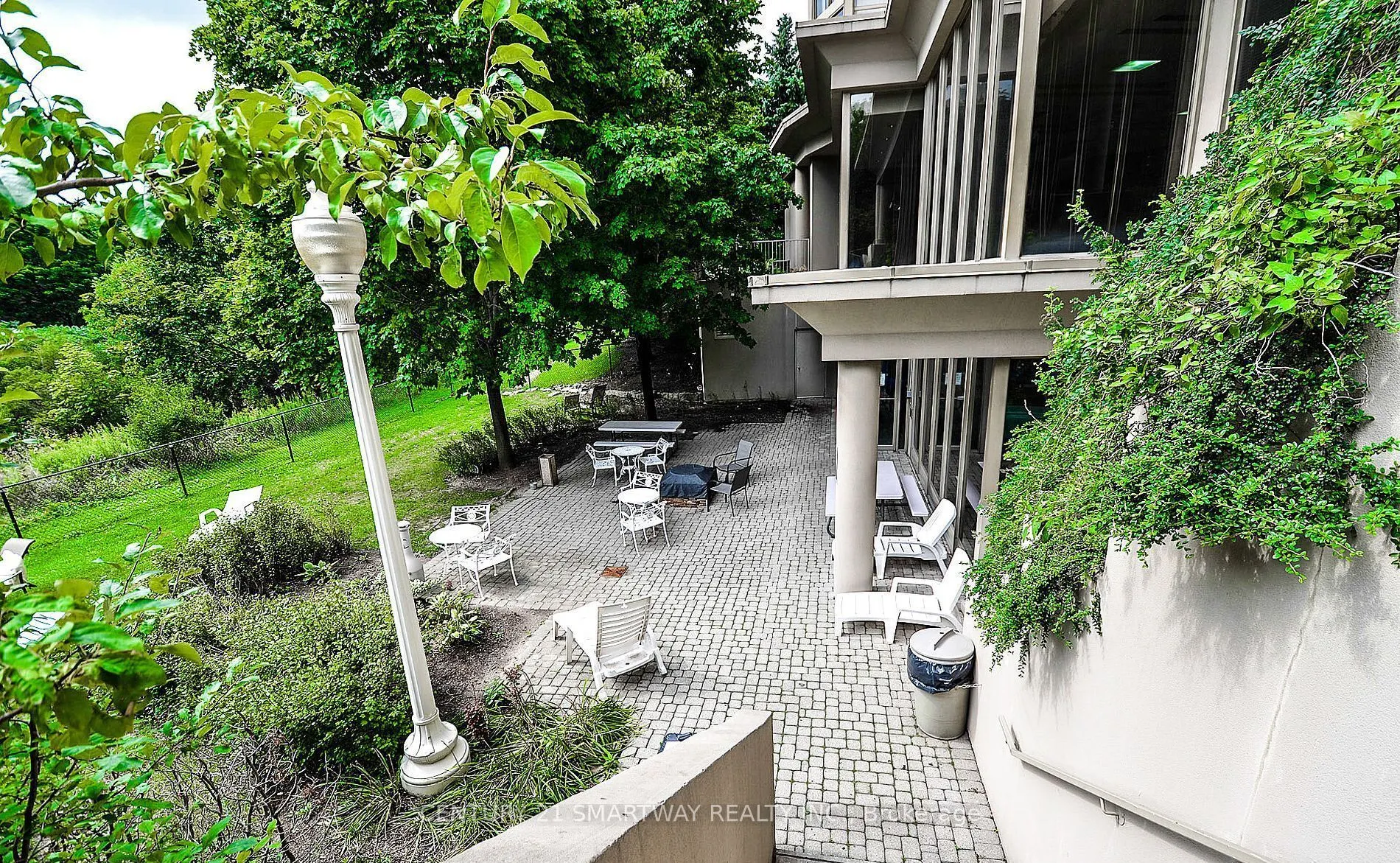 50 Eglinton Avenue, #605