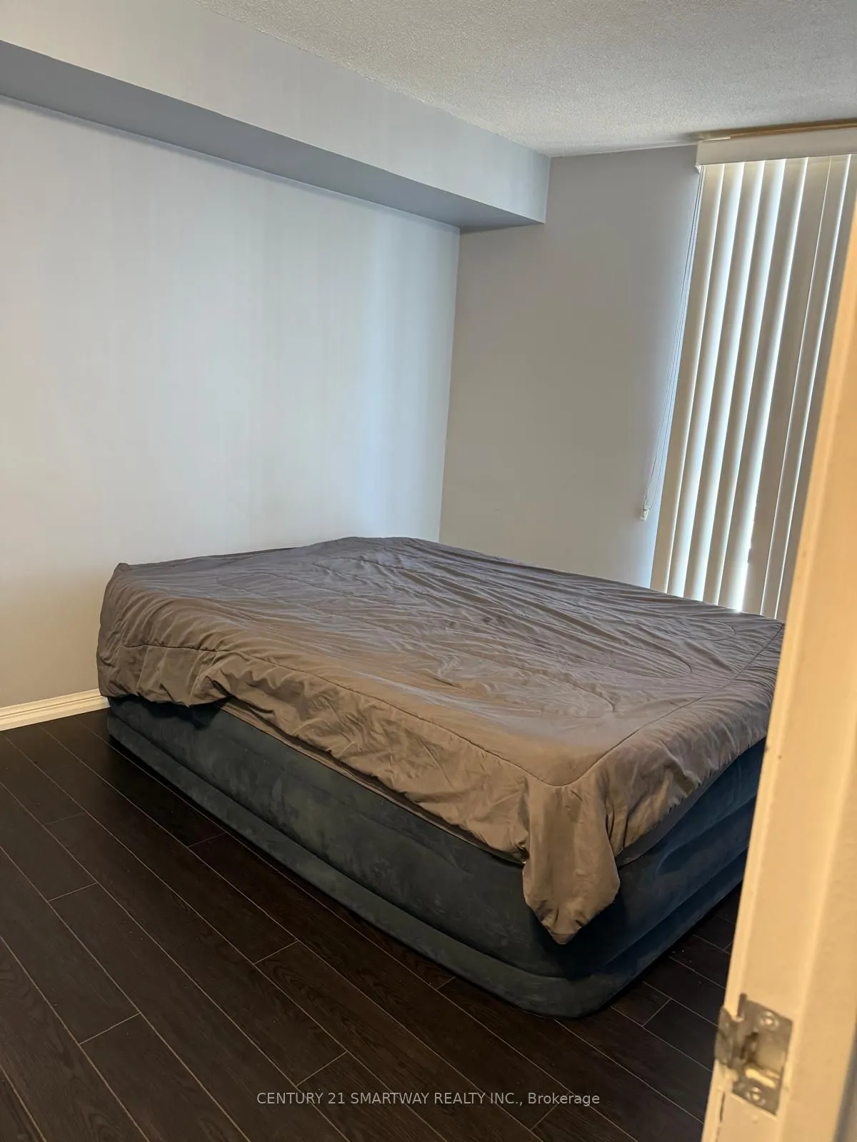 50 Eglinton Avenue, #605