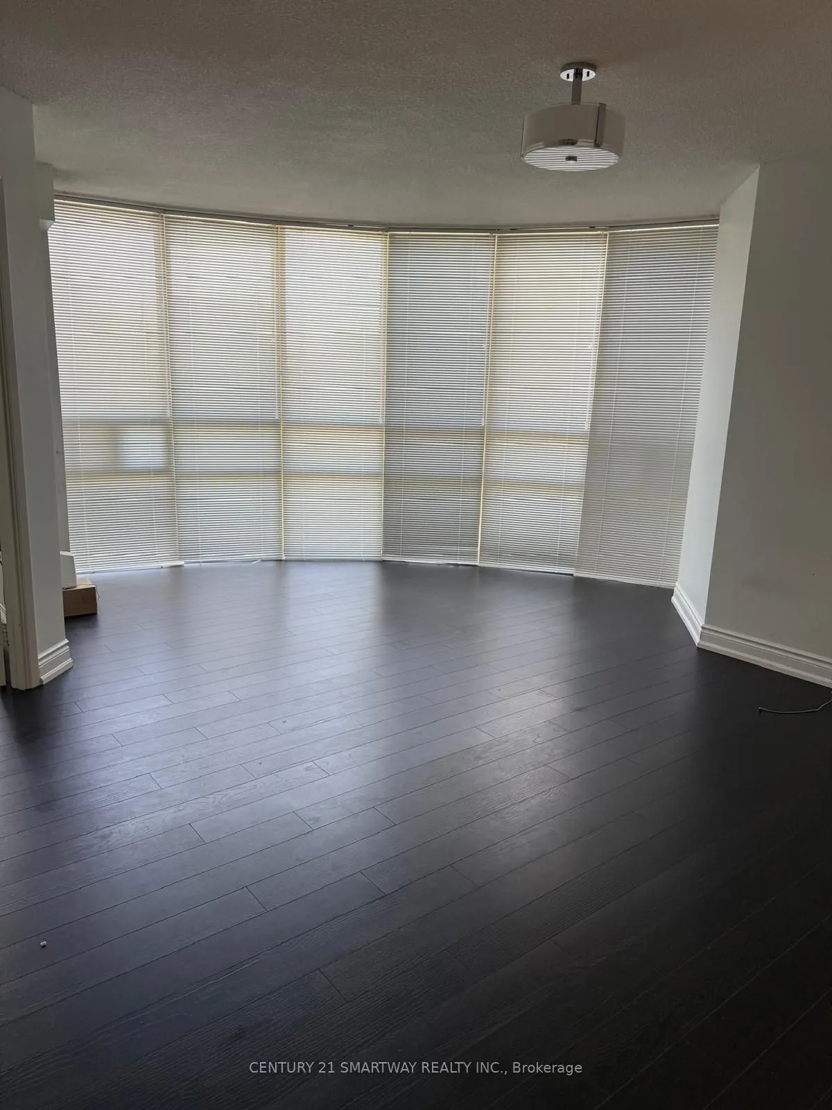 50 Eglinton Avenue, #605