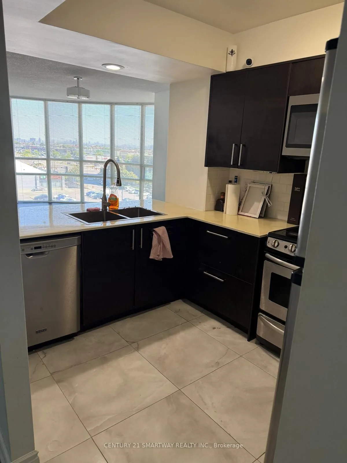50 Eglinton Avenue, #605