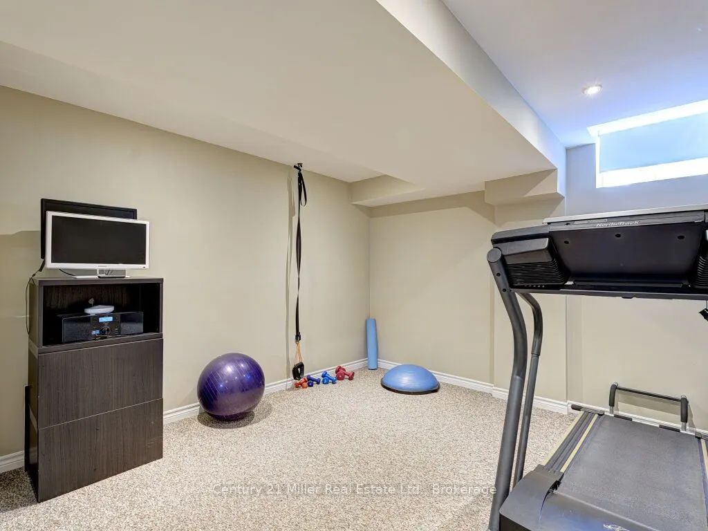 3268 Sealey Crescent
