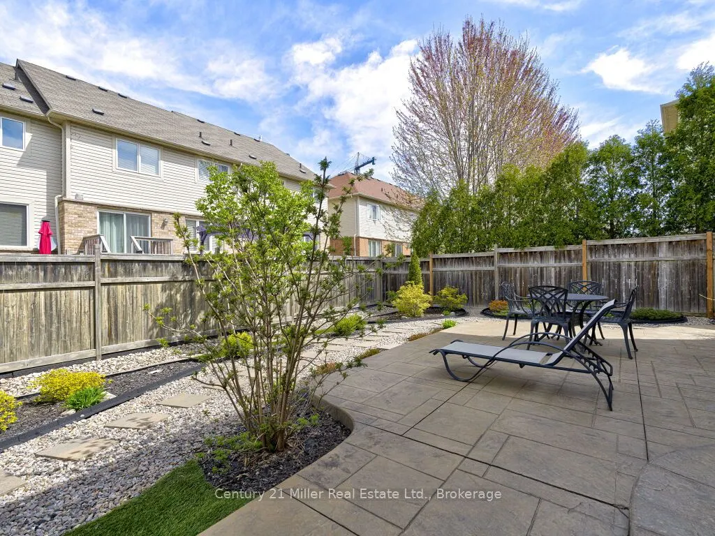 3268 Sealey Crescent