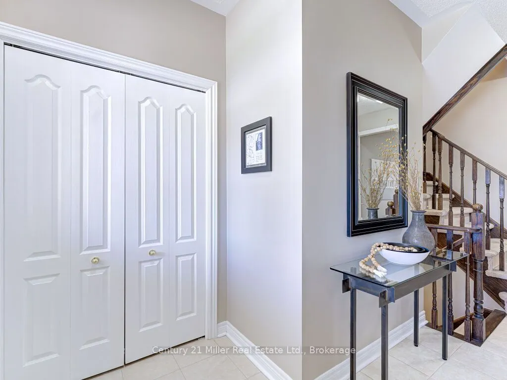 3268 Sealey Crescent