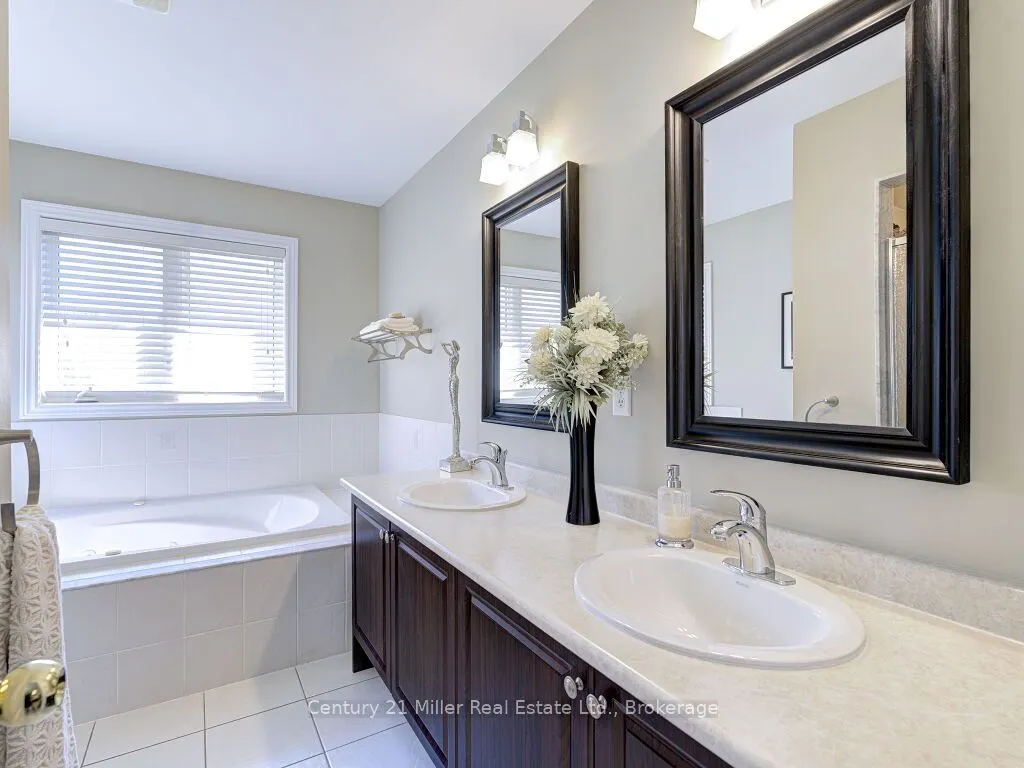3268 Sealey Crescent