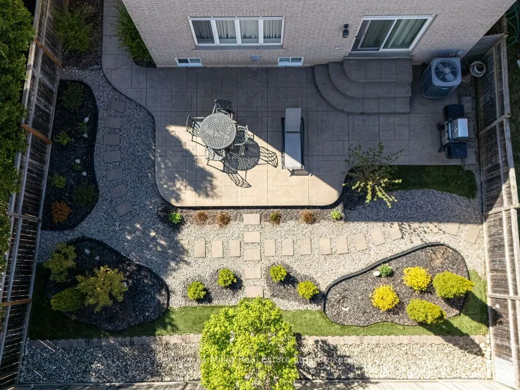 3268 Sealey Crescent