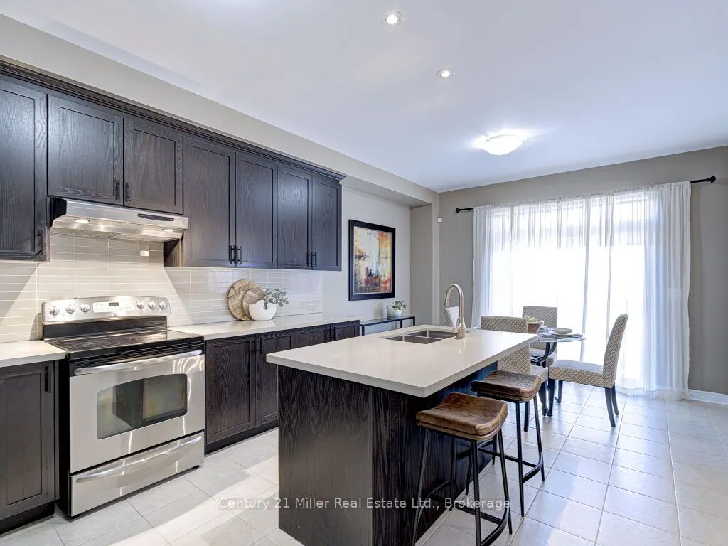 3268 Sealey Crescent