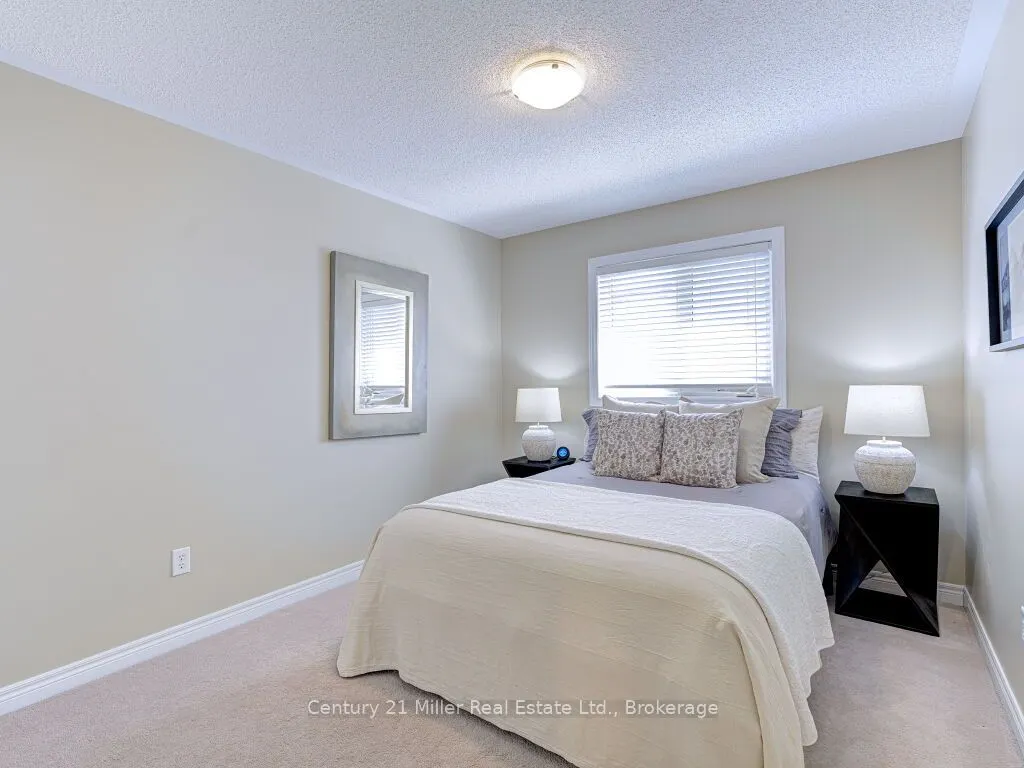 3268 Sealey Crescent