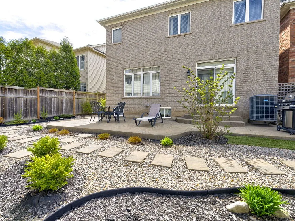 3268 Sealey Crescent