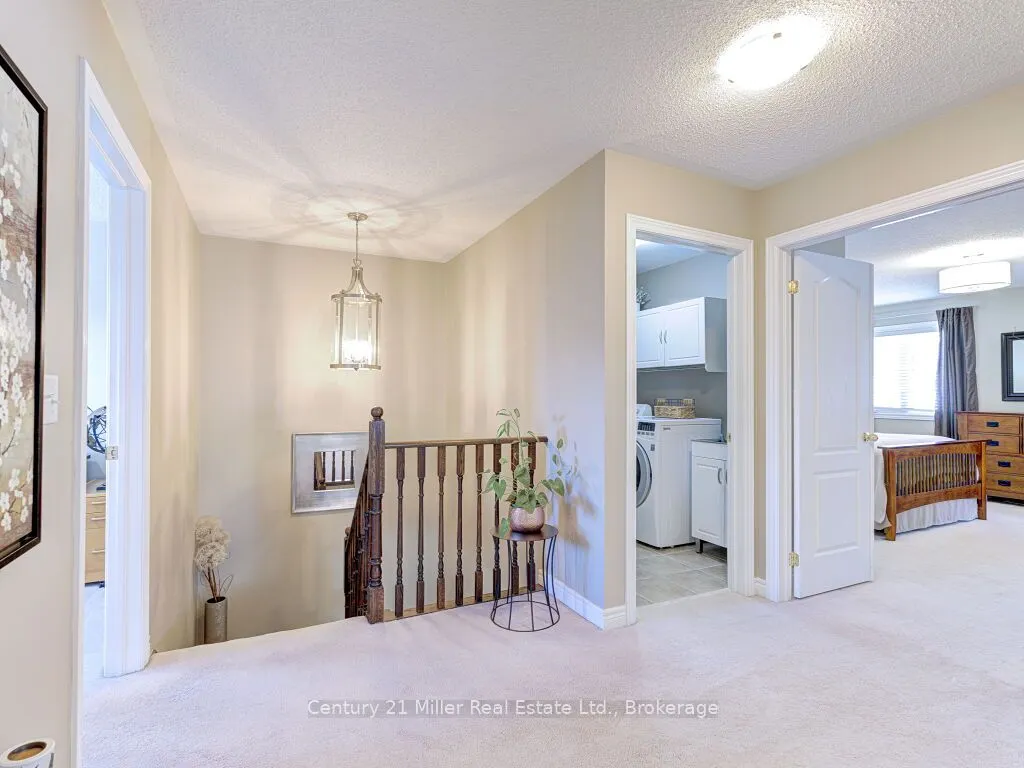 3268 Sealey Crescent