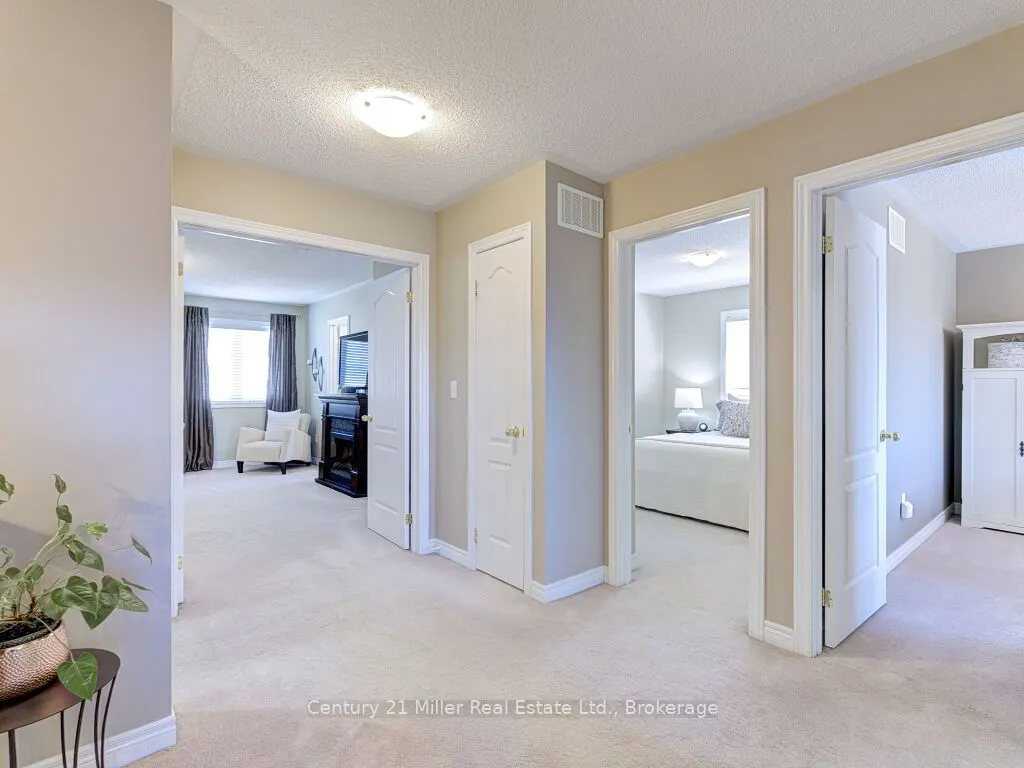 3268 Sealey Crescent