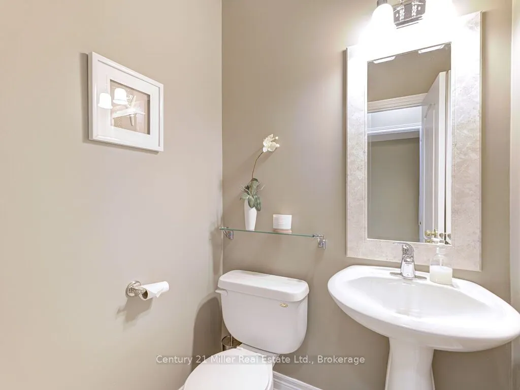 3268 Sealey Crescent