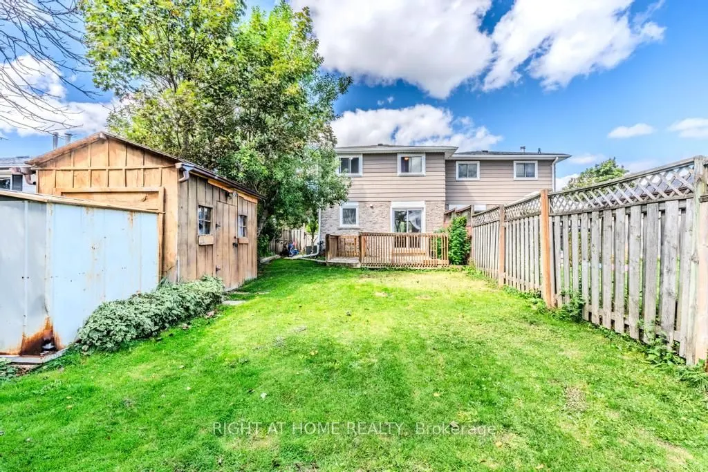 102 Burbank Crescent