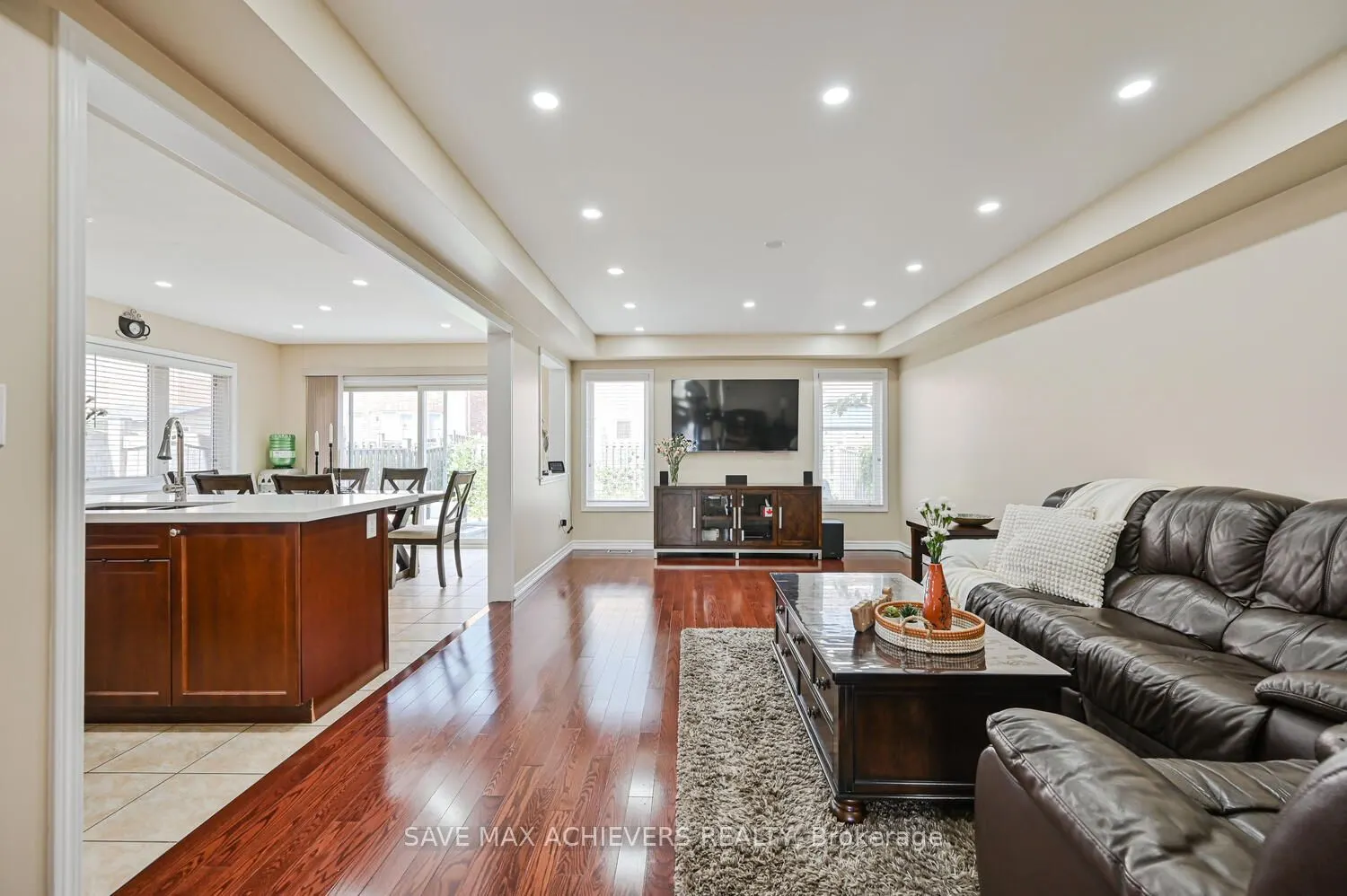 37 BLOOM Drive