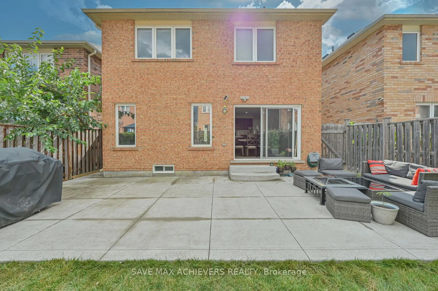 37 BLOOM Drive