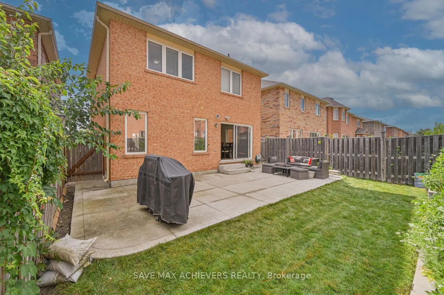 37 BLOOM Drive