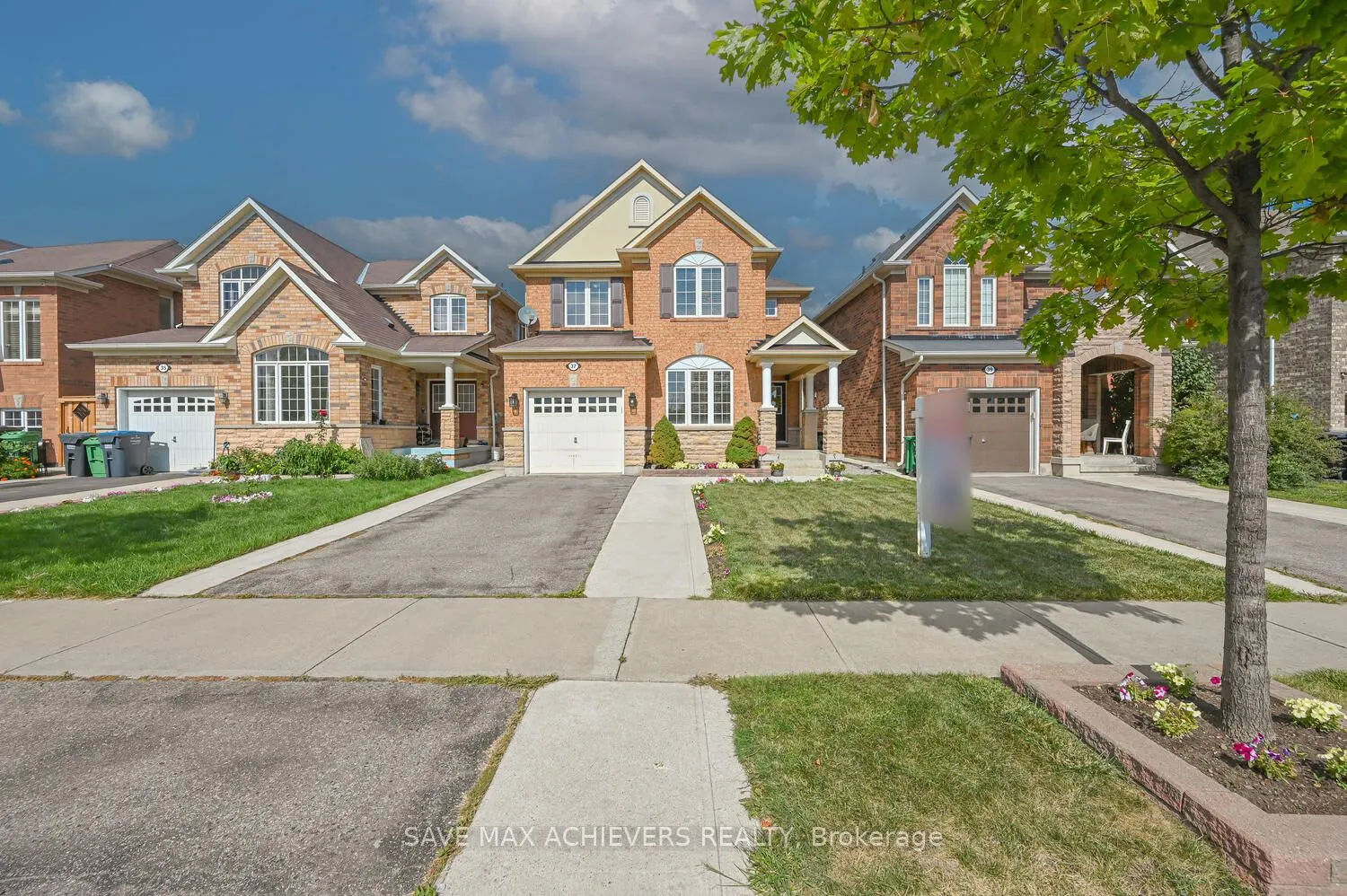 37 BLOOM Drive