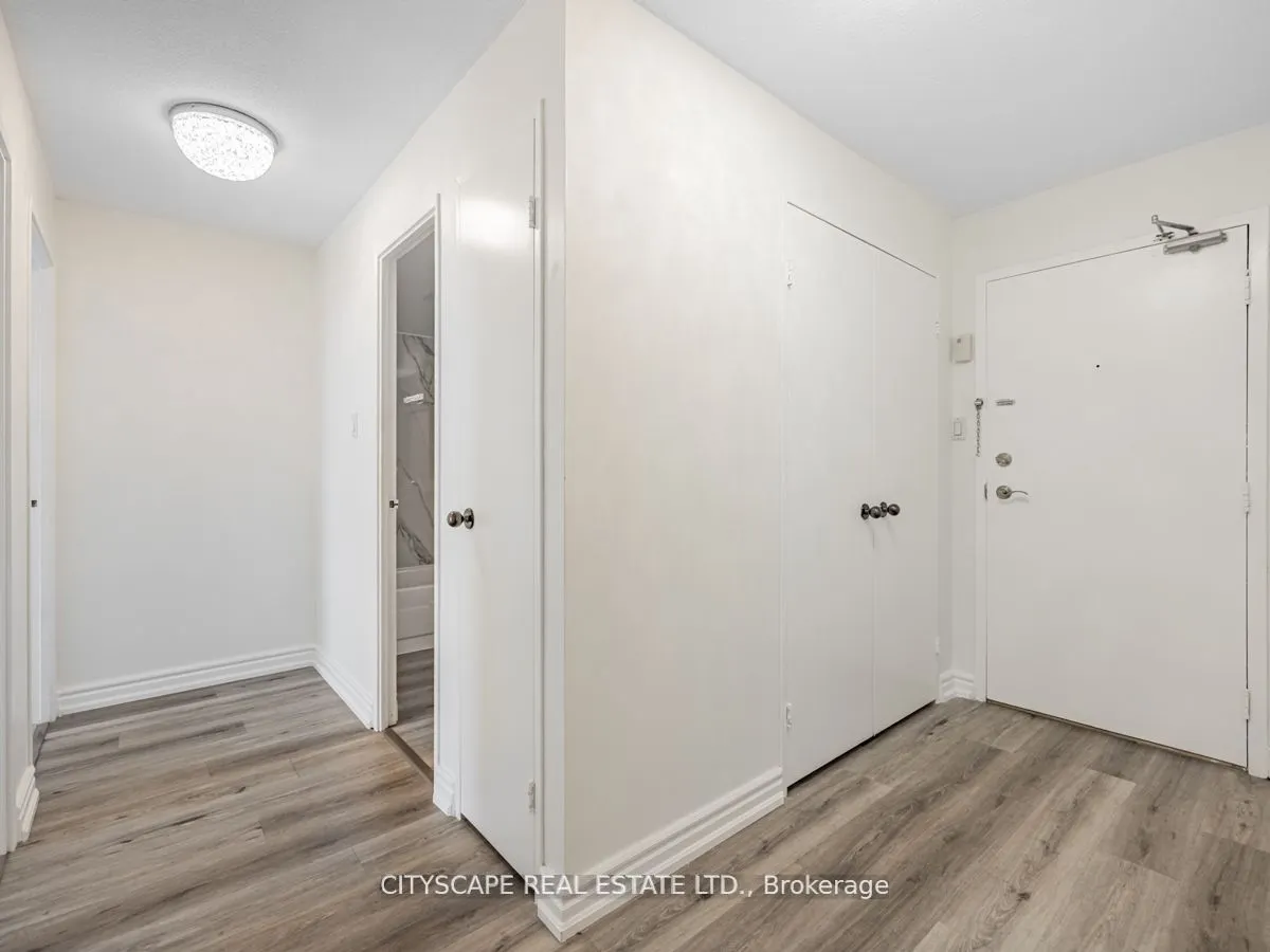 1320 Mississauga Valley Boulevard, #304