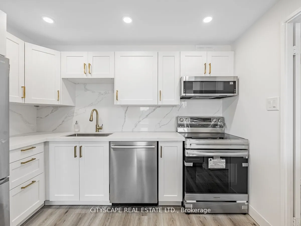 1320 Mississauga Valley Boulevard, #304