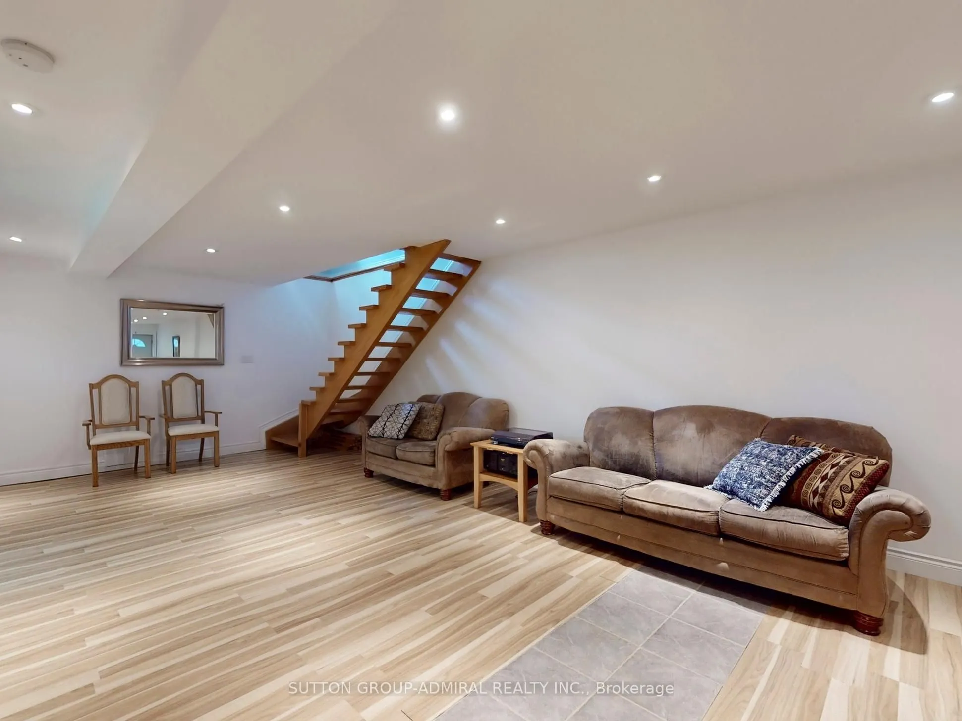 12 Abbs Street