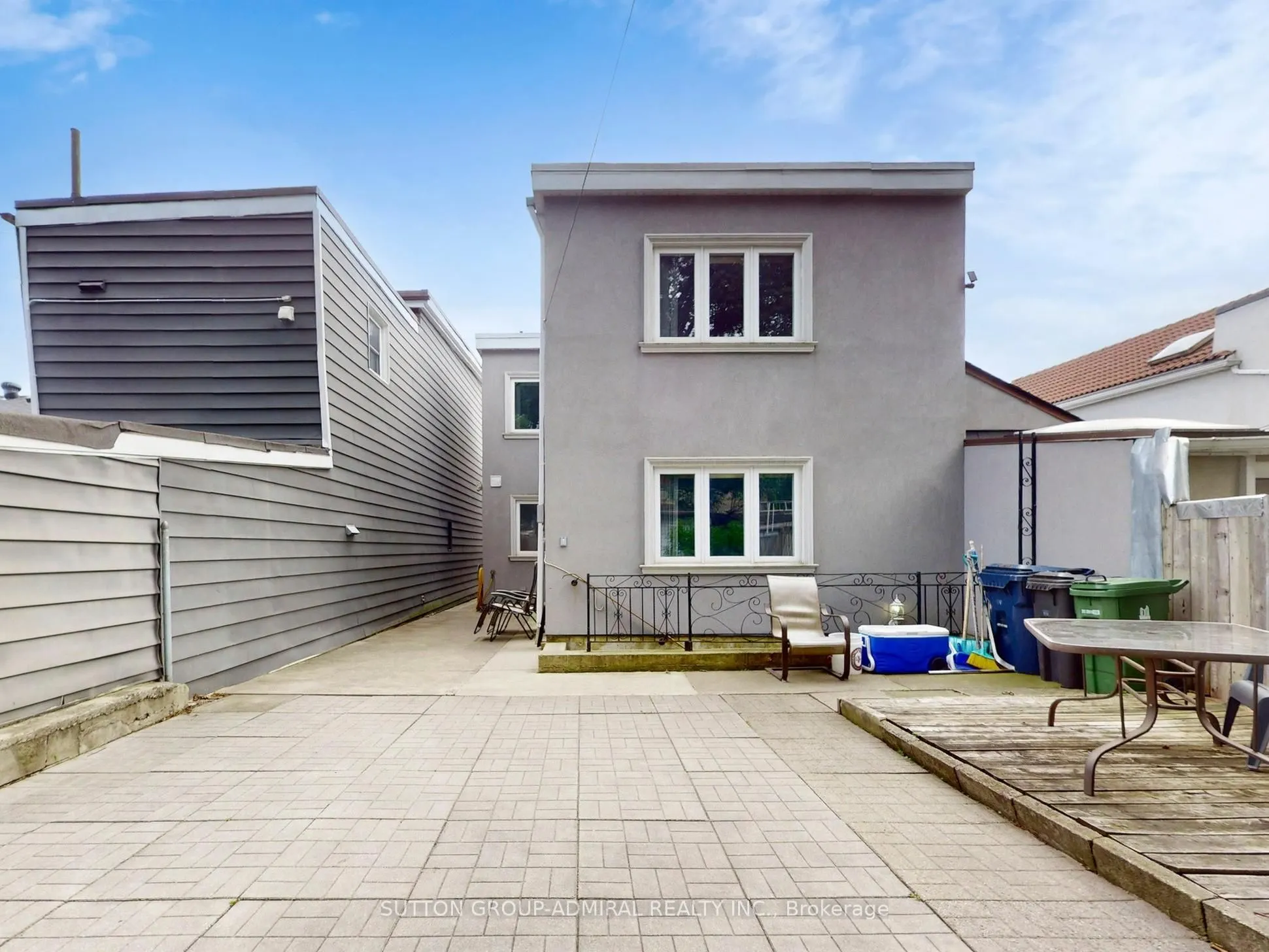 12 Abbs Street