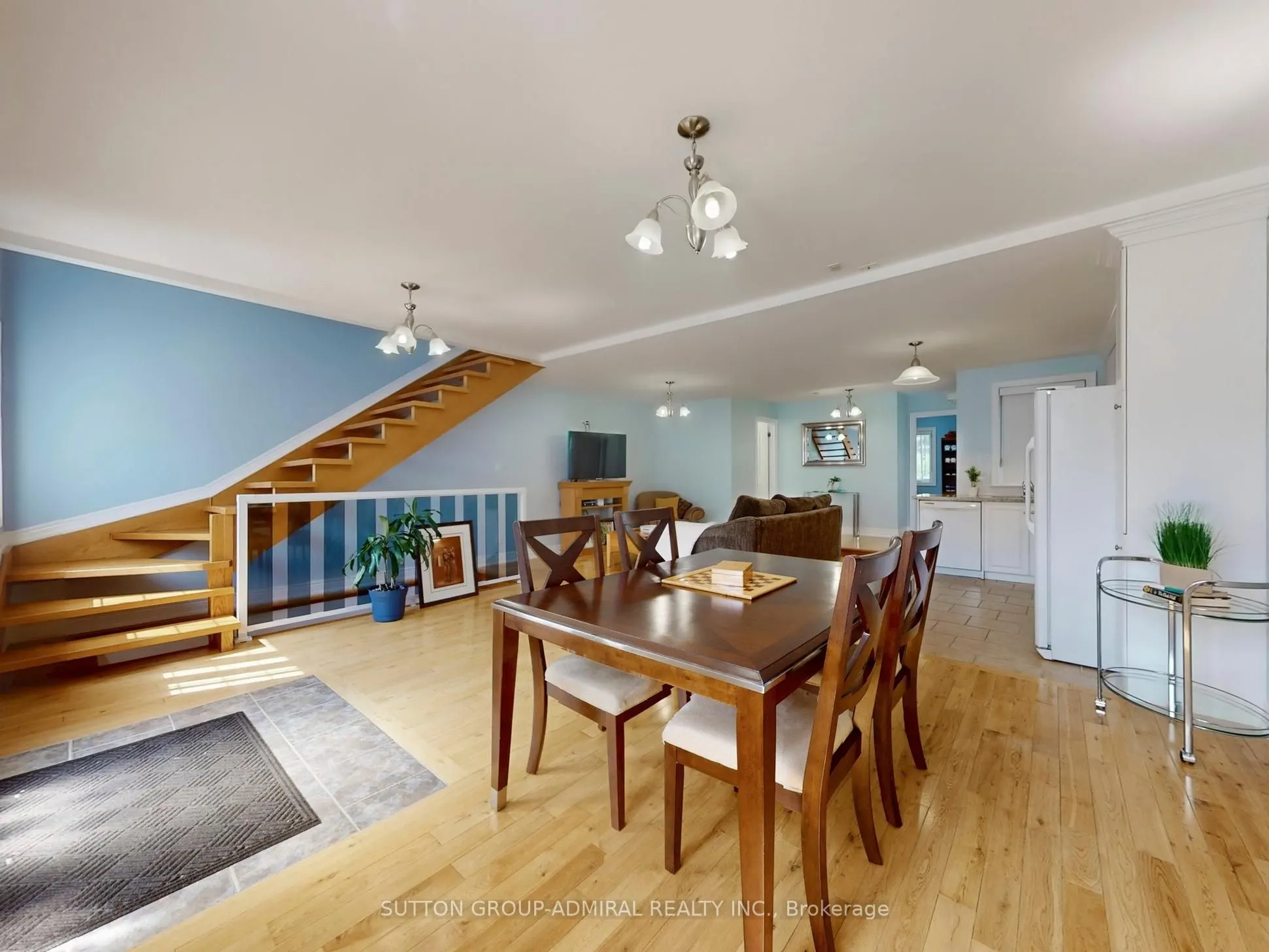 12 Abbs Street