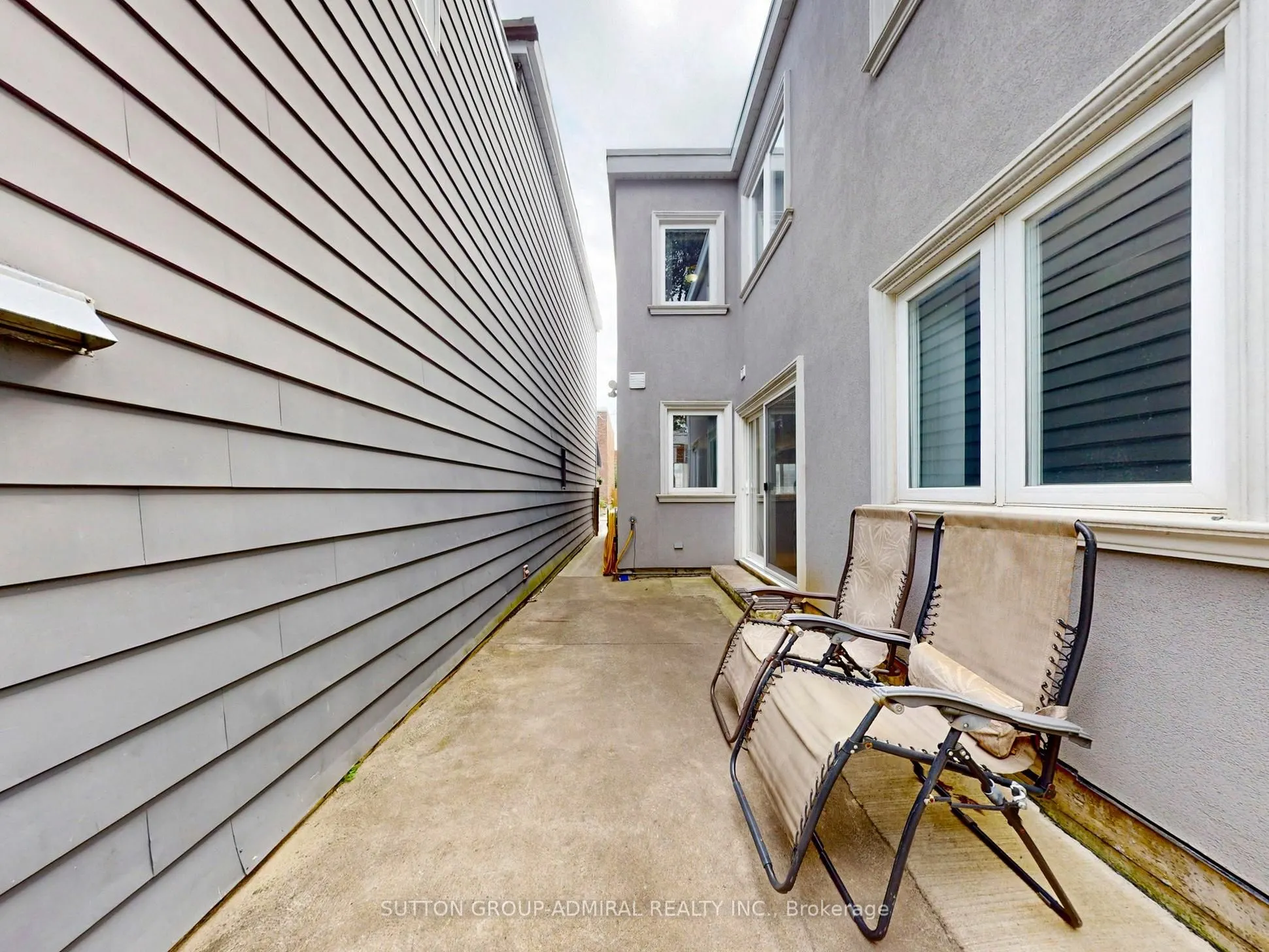 12 Abbs Street