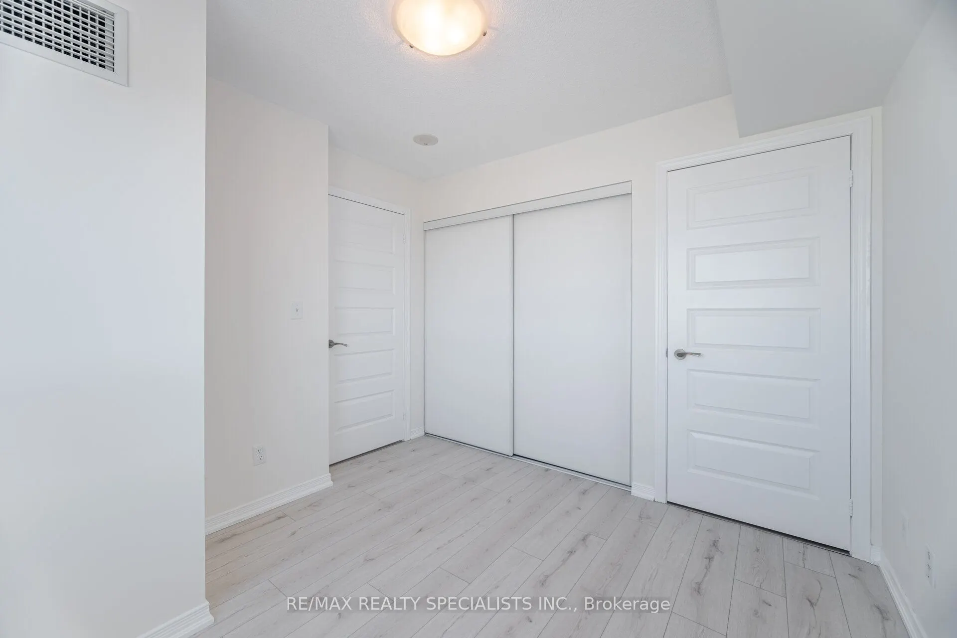215 Queen Street E, #1103