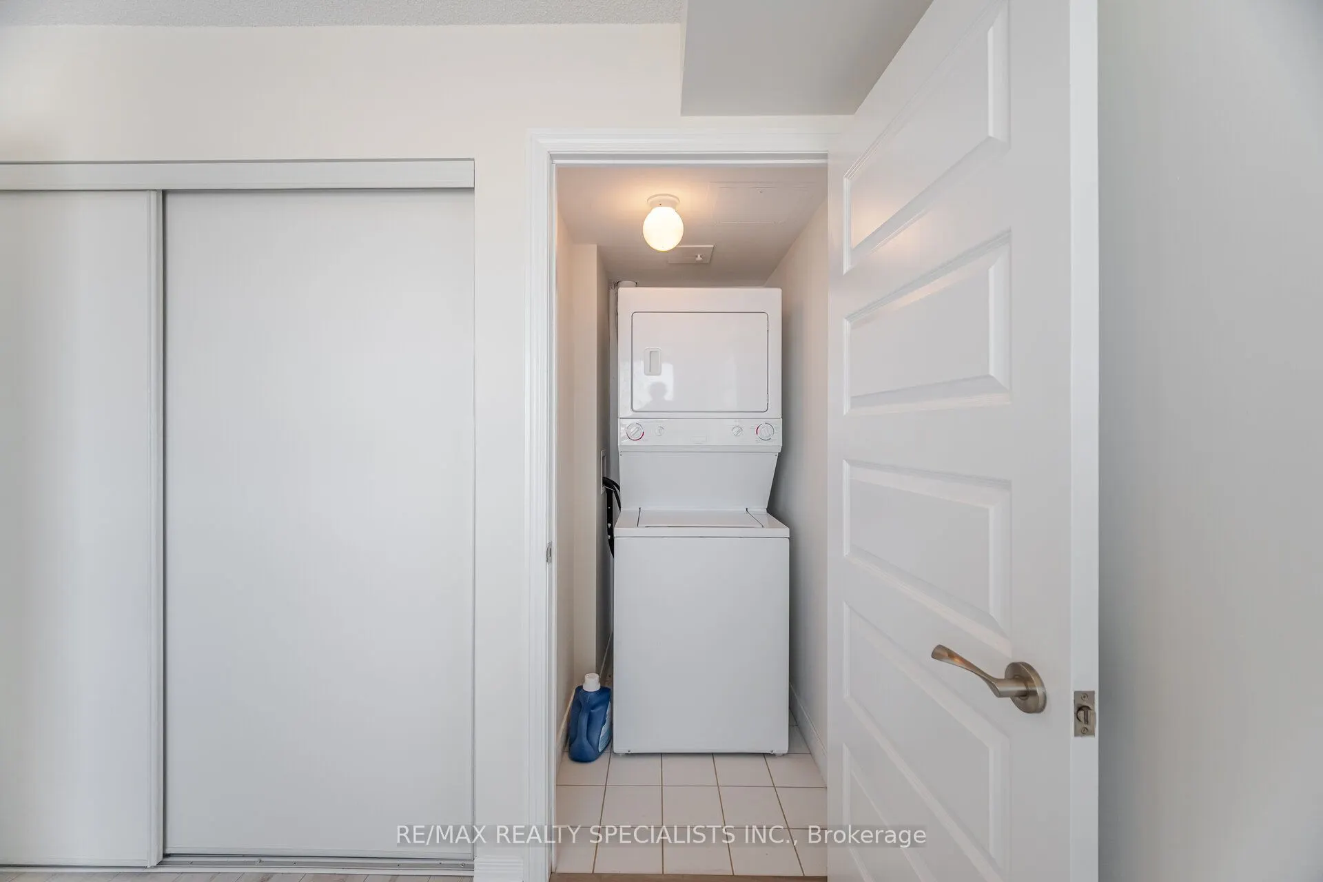 215 Queen Street E, #1103