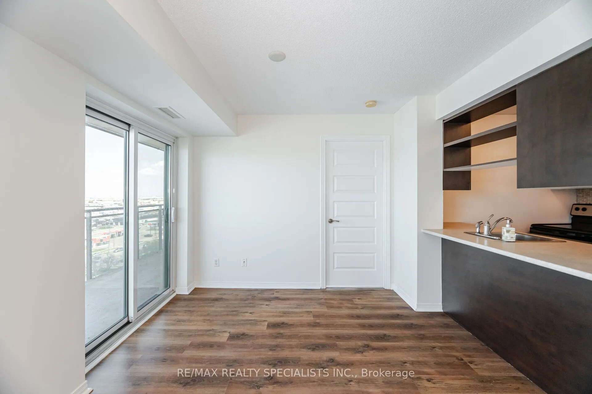 215 Queen Street E, #1103