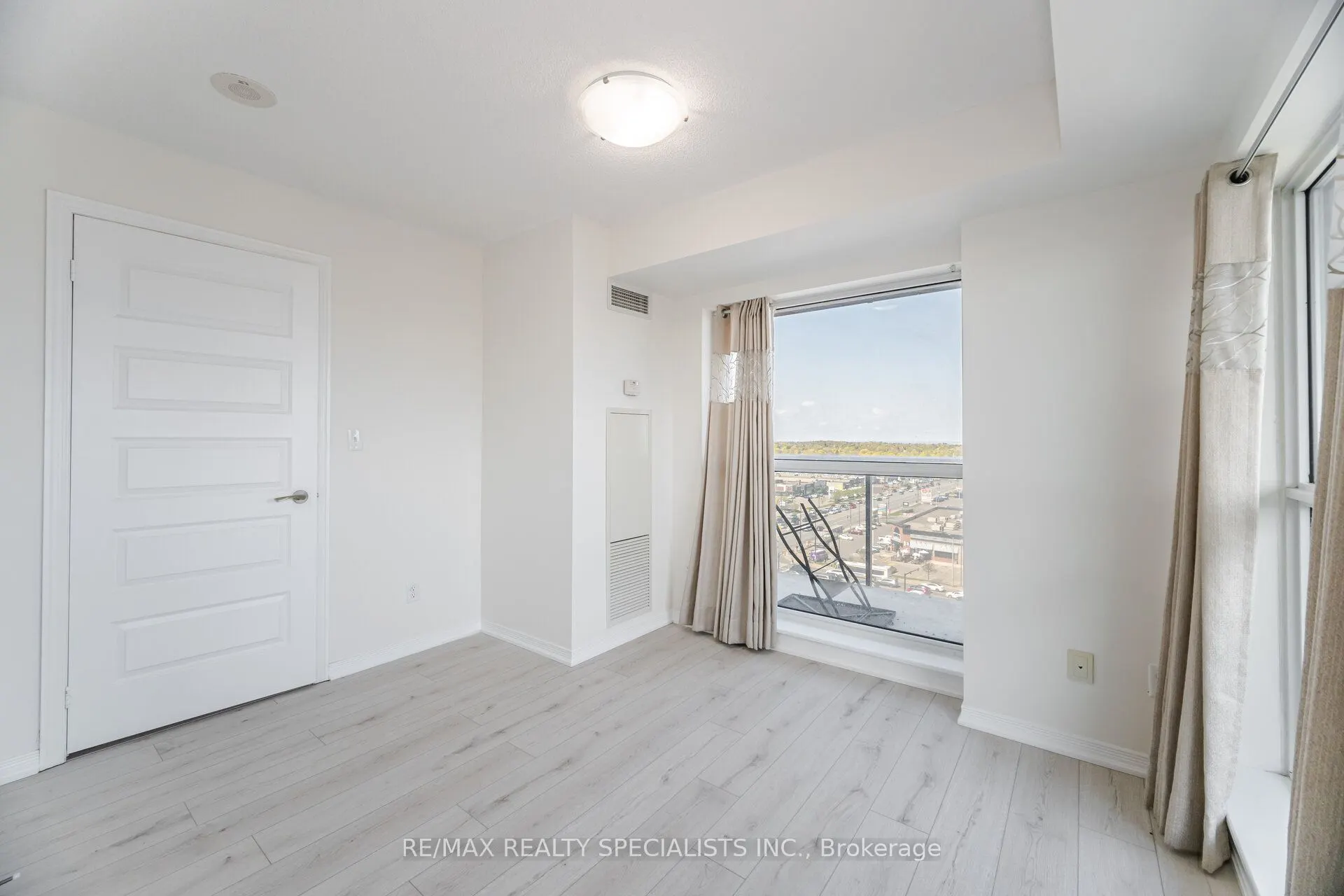 215 Queen Street E, #1103