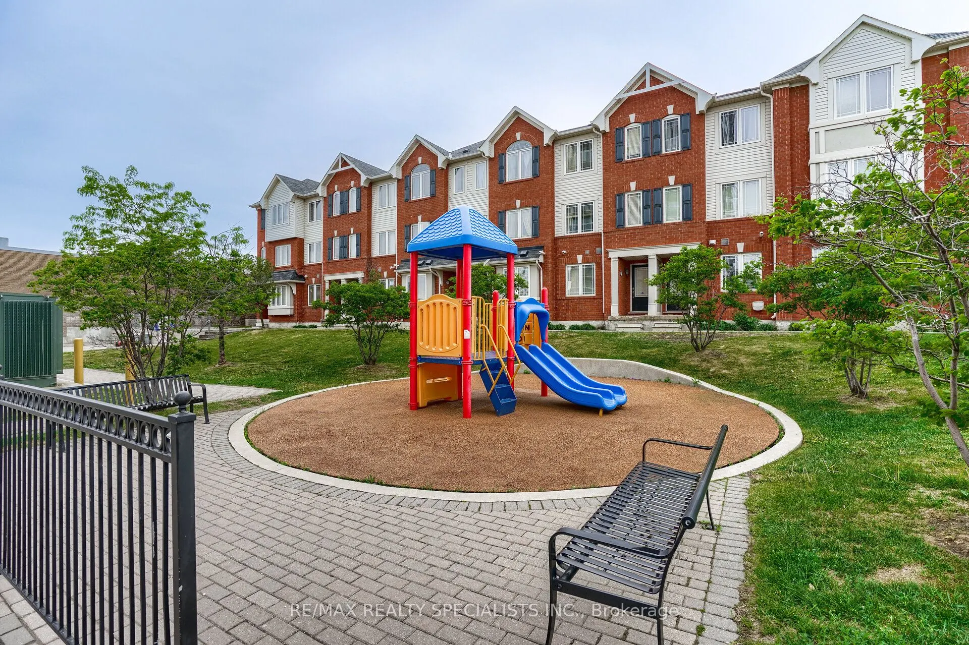215 Queen Street E, #1103