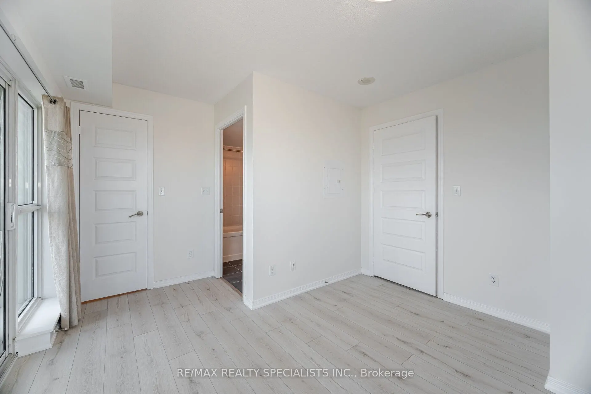 215 Queen Street E, #1103