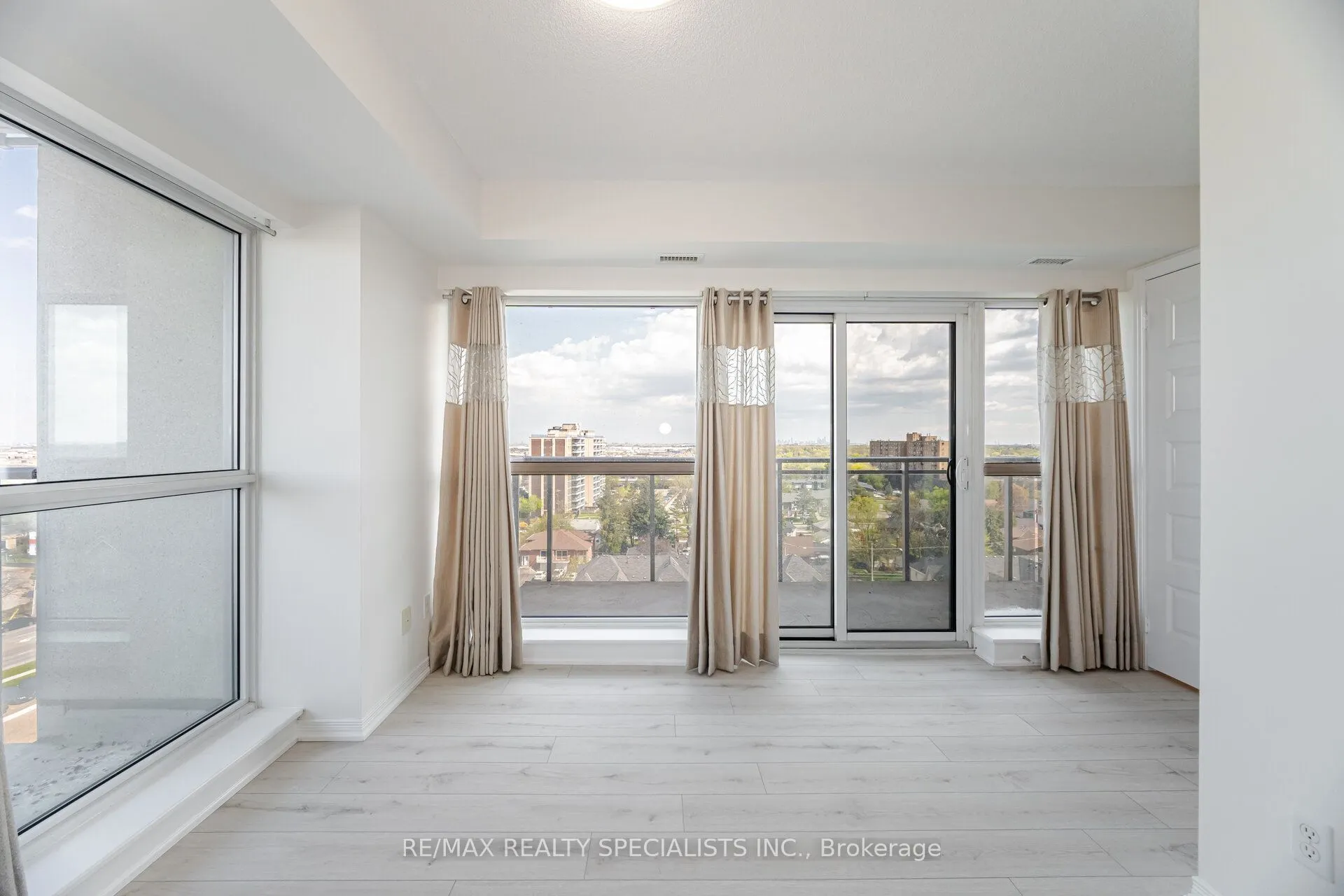 215 Queen Street E, #1103